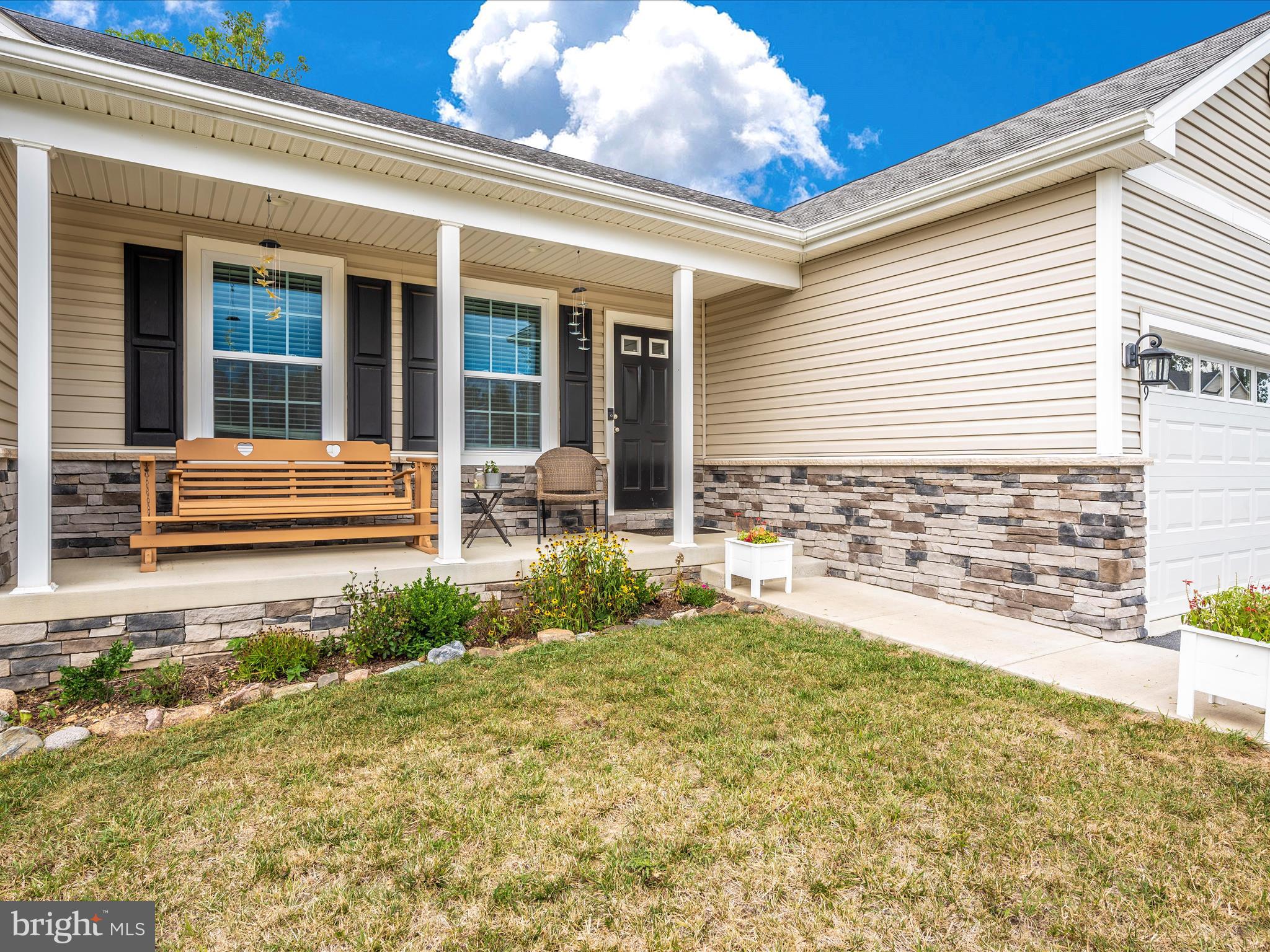 MIDDLE CREEK MANOR - Residential