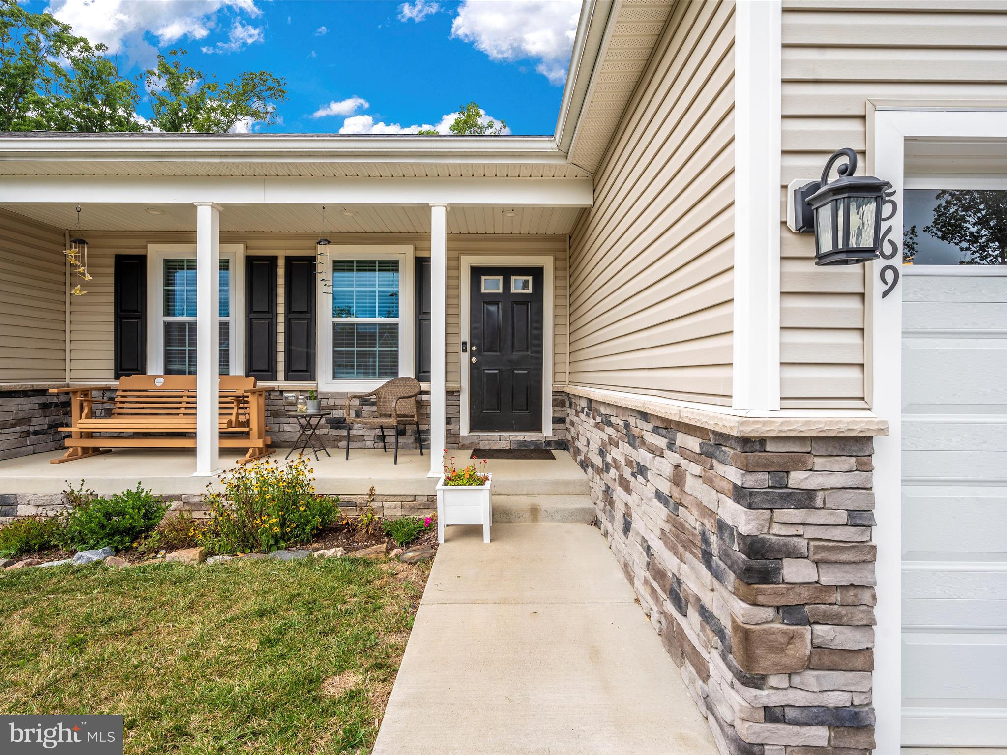 MIDDLE CREEK MANOR - Residential