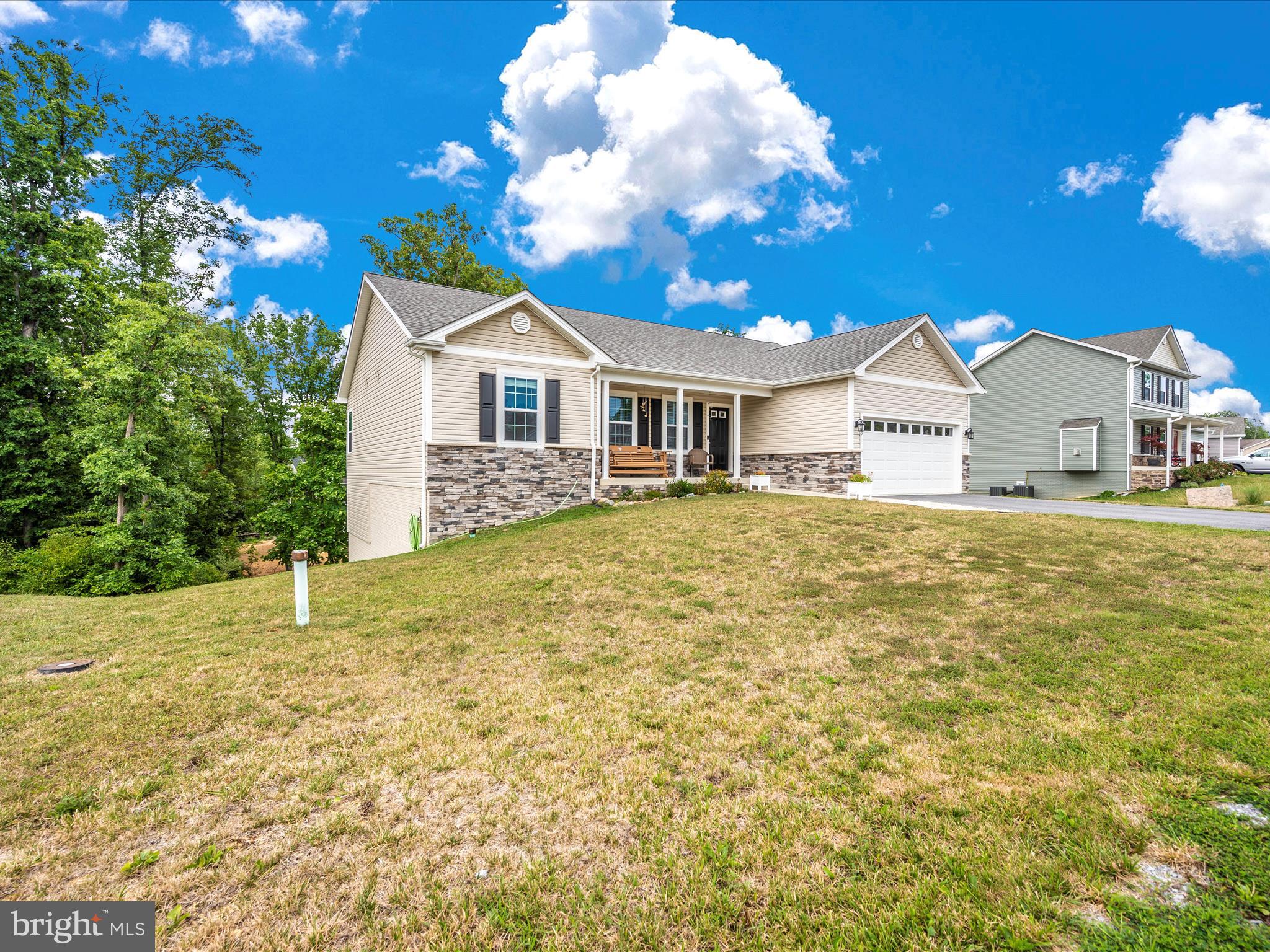 MIDDLE CREEK MANOR - Residential