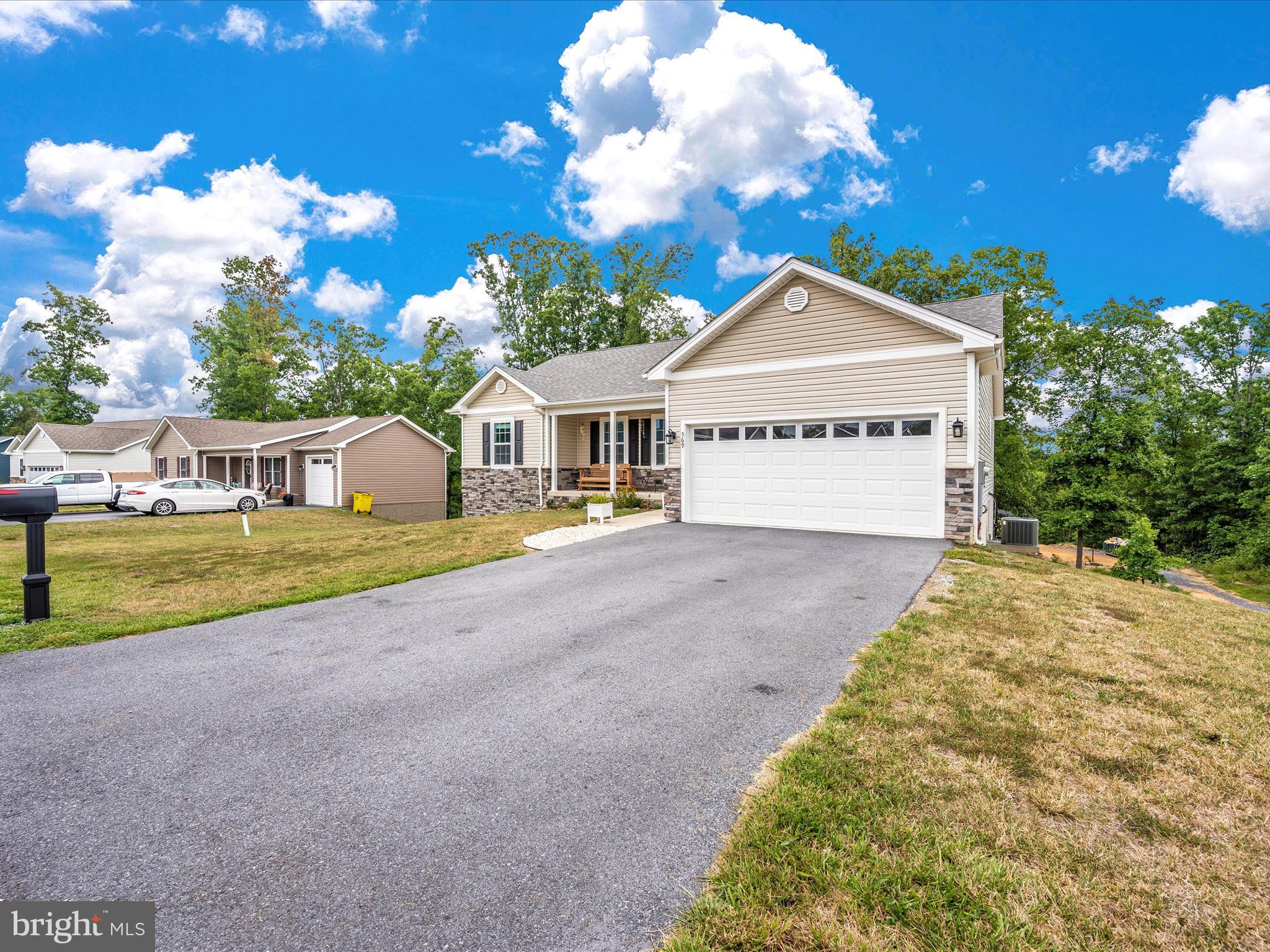 MIDDLE CREEK MANOR - Residential