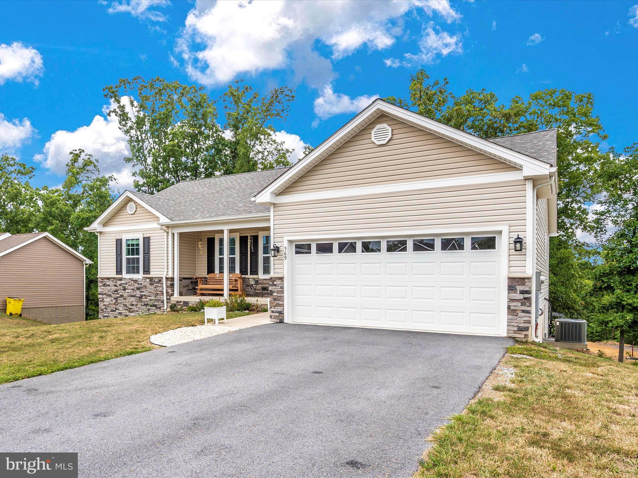 MIDDLE CREEK MANOR - Residential