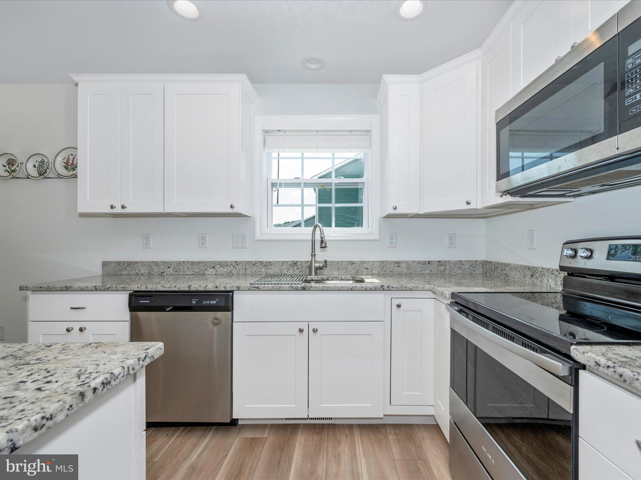 MIDDLE CREEK MANOR - Residential