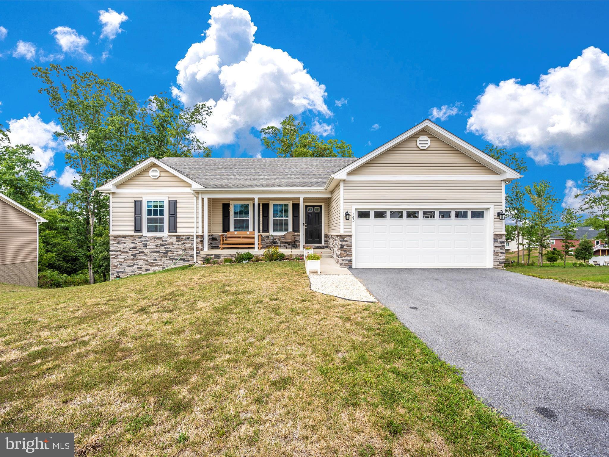 MIDDLE CREEK MANOR - Residential