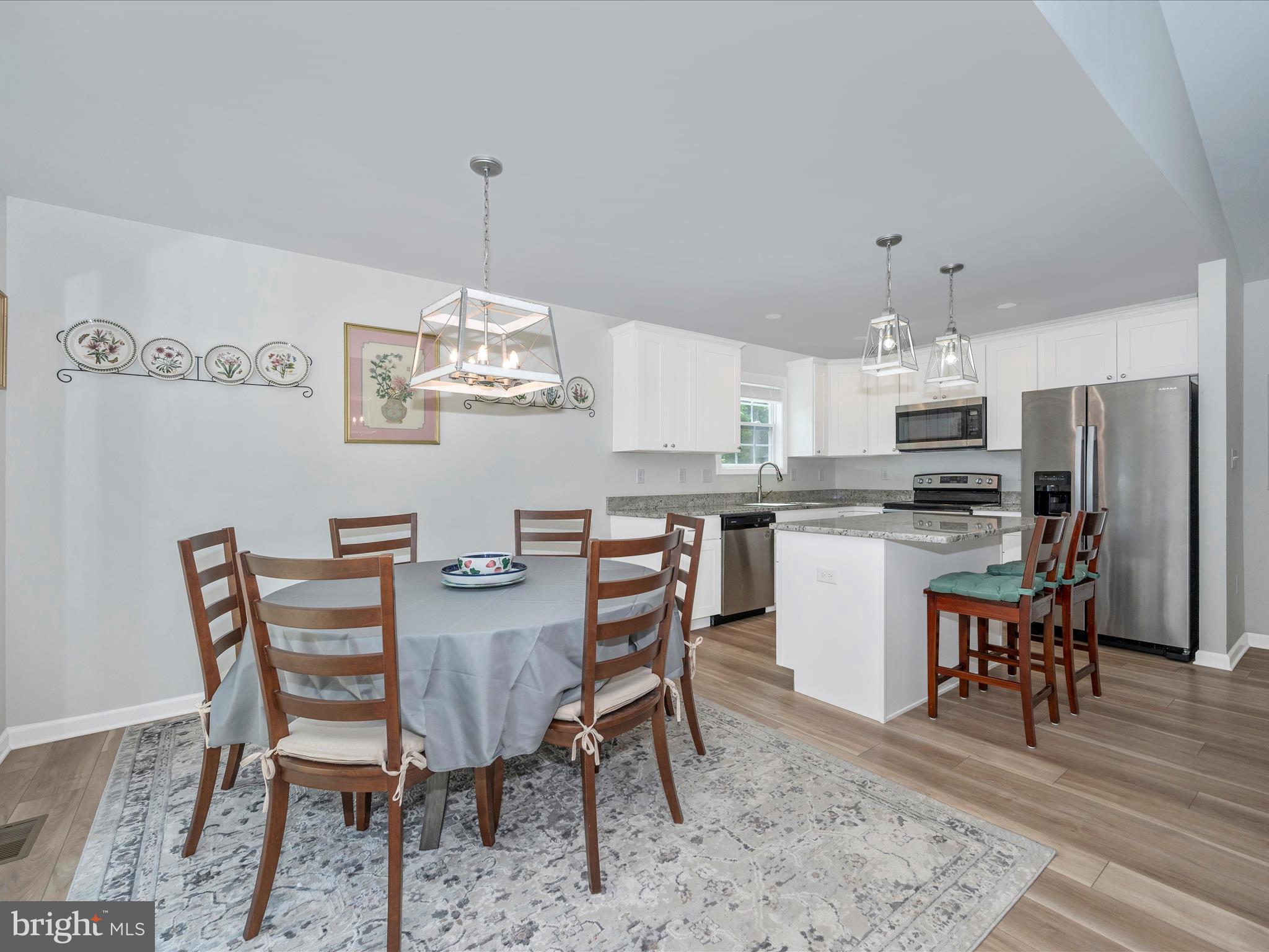 MIDDLE CREEK MANOR - Residential