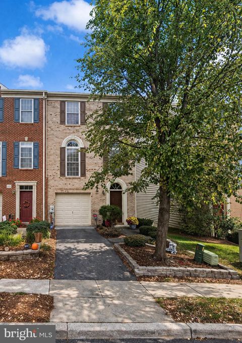 Townhouse For Sale - 8866 Montjoy Place<br/> ELLICOTT CITY, MD 21043