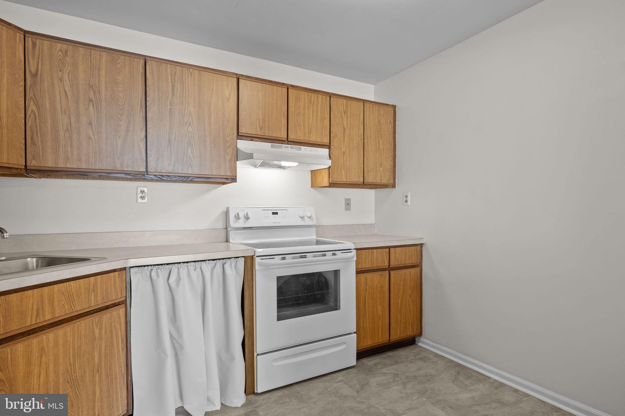 VILLAGE SHIRES - Residential