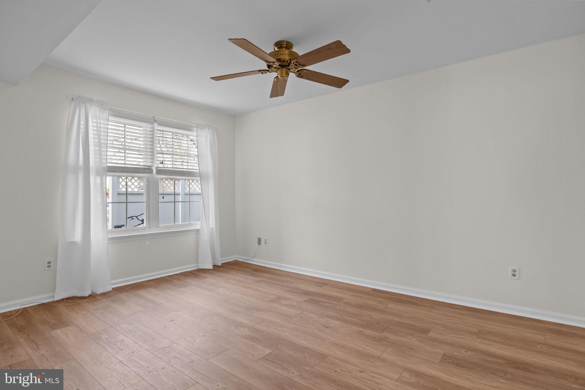 VILLAGE SHIRES - Residential