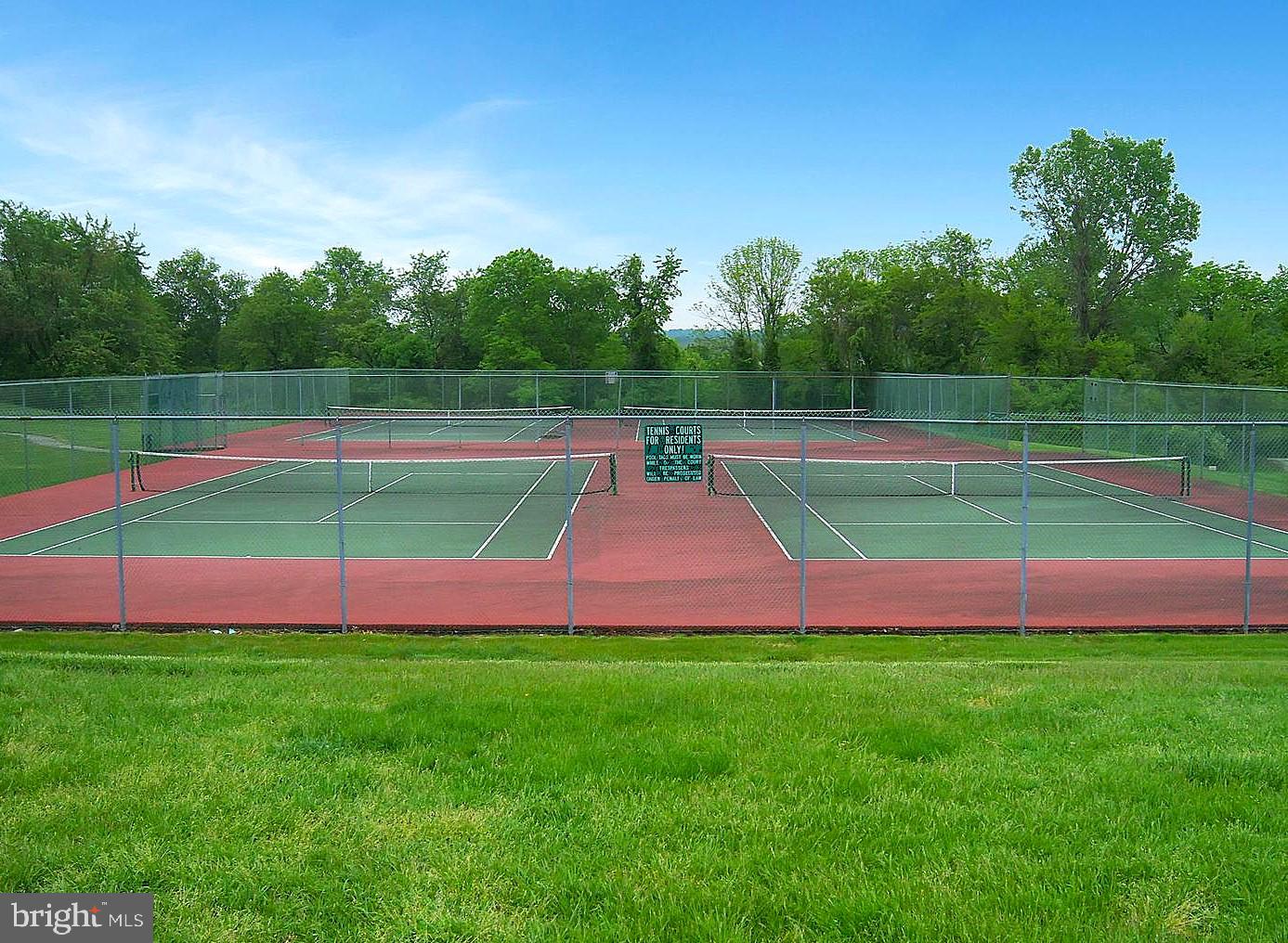 VILLAGE SHIRES - Residential