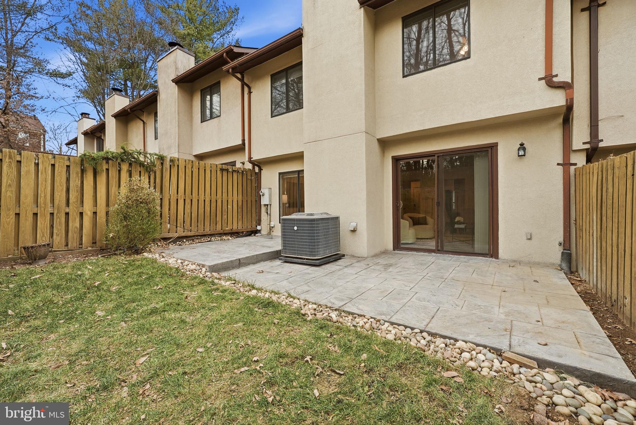 RESTON - Residential