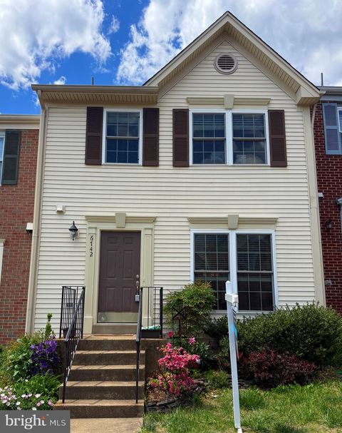 Photo of 6742 Rockledge Place, CENTREVILLE, VA 20121 (MLS # VAFX2309384)