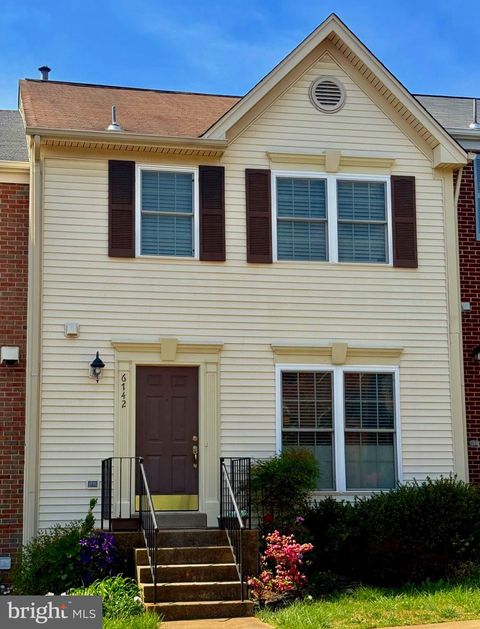 Photo of 6742 Rockledge Place, CENTREVILLE, VA 20121 (MLS # VAFX2309384)