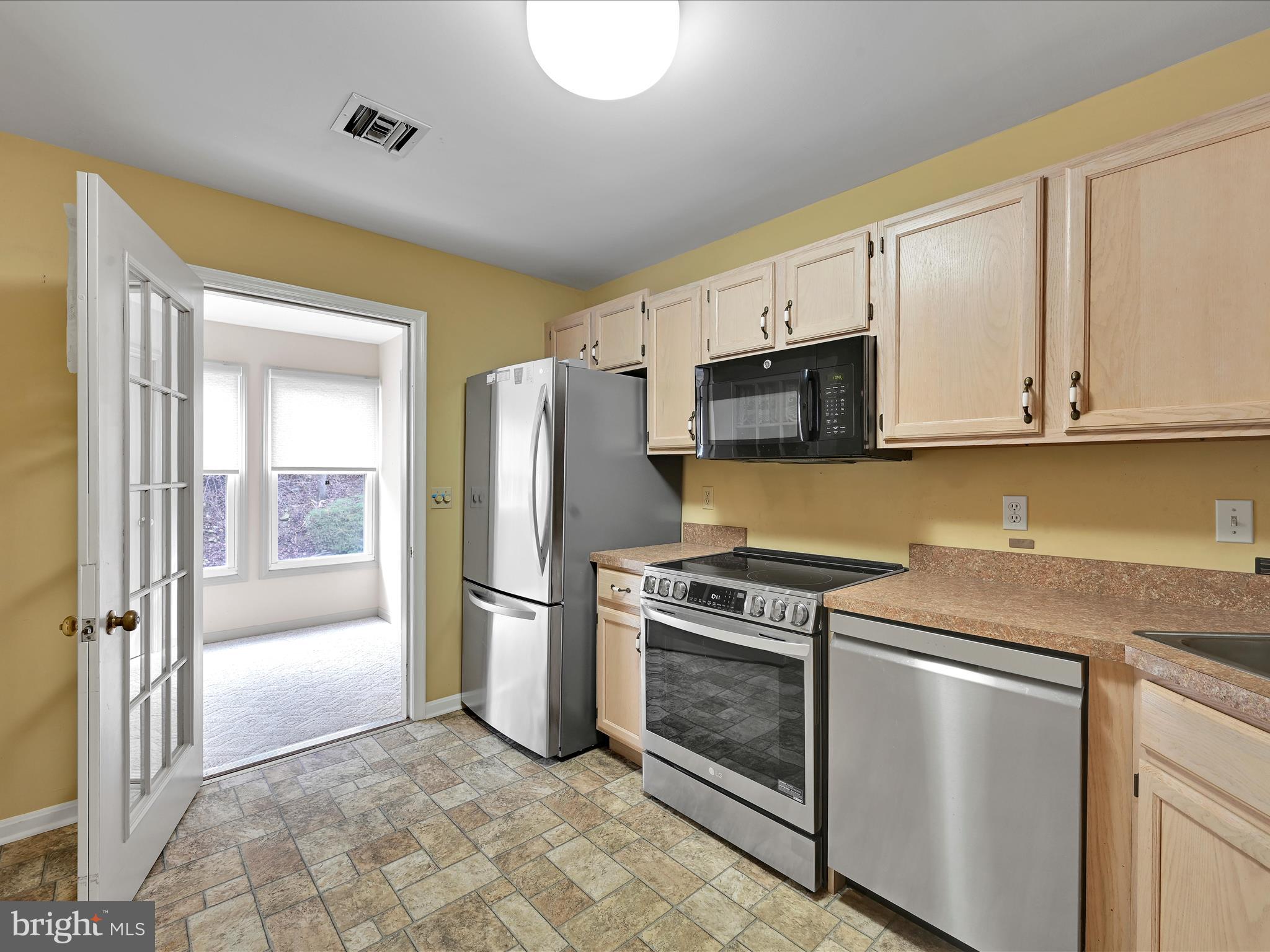 COUNTRY PLACE - Residential