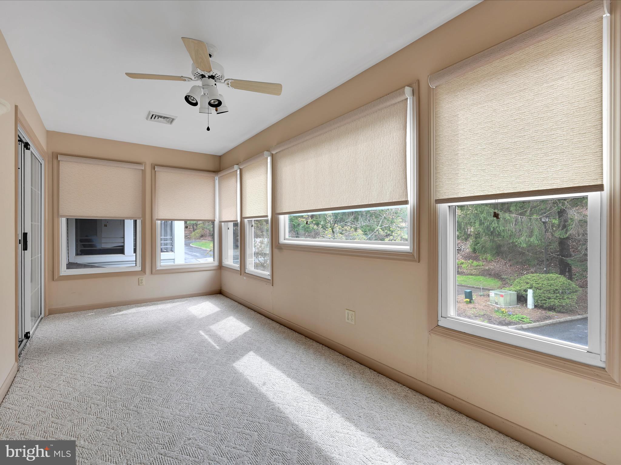 COUNTRY PLACE - Residential