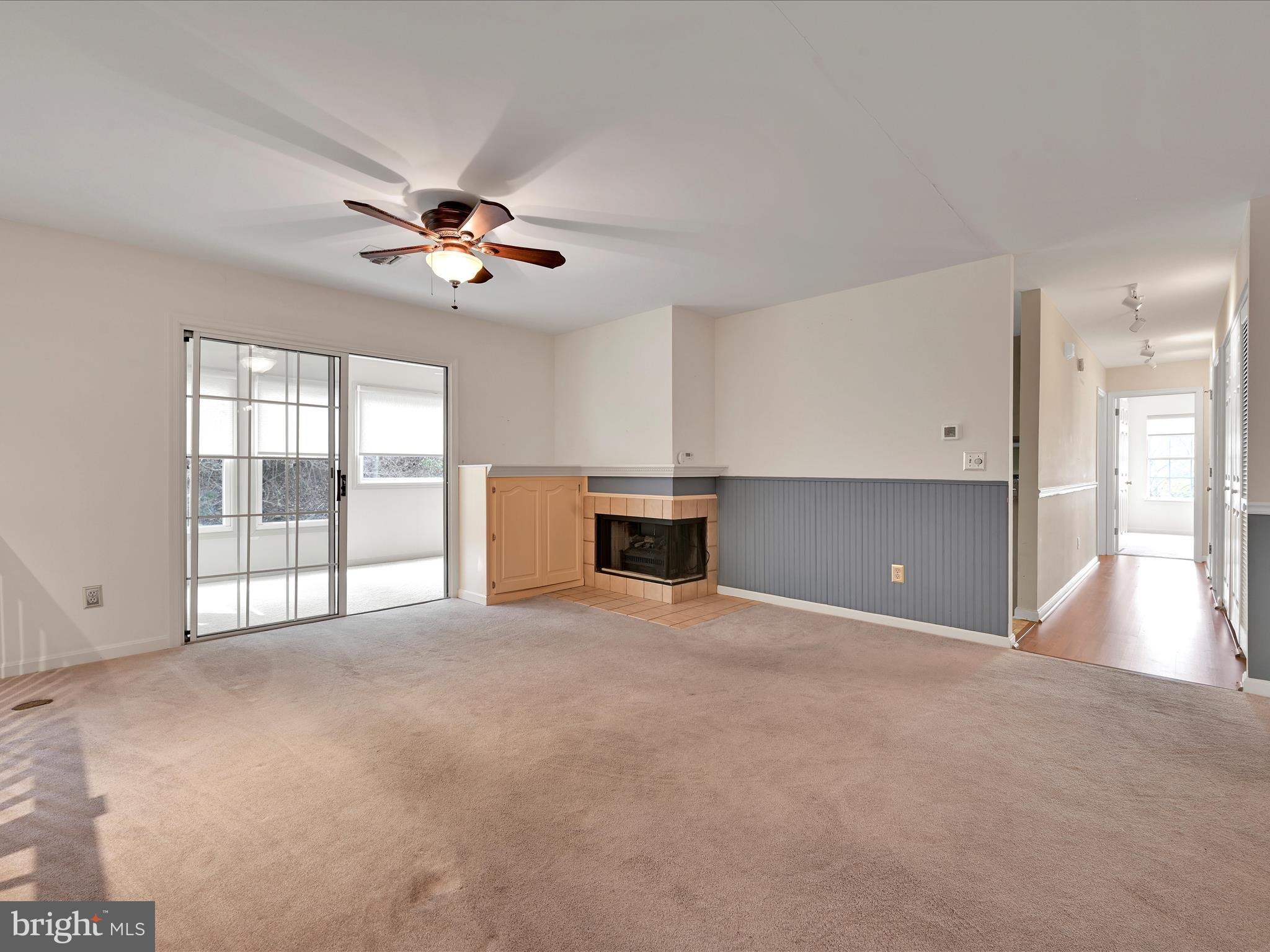 COUNTRY PLACE - Residential