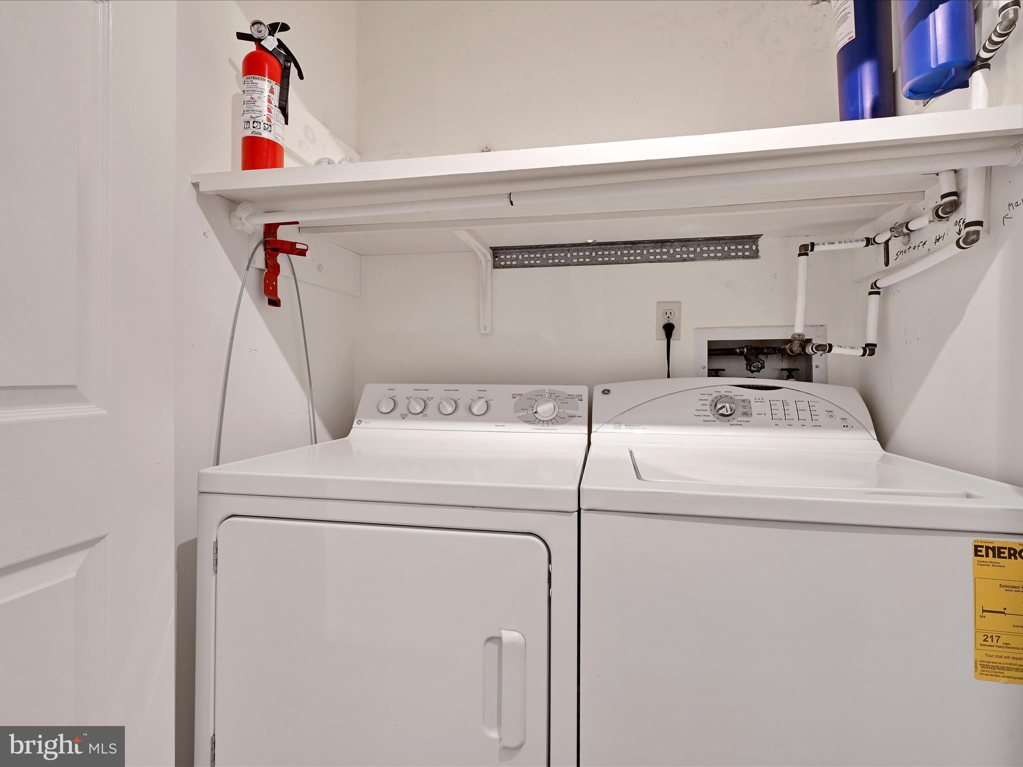 COUNTRY PLACE - Residential