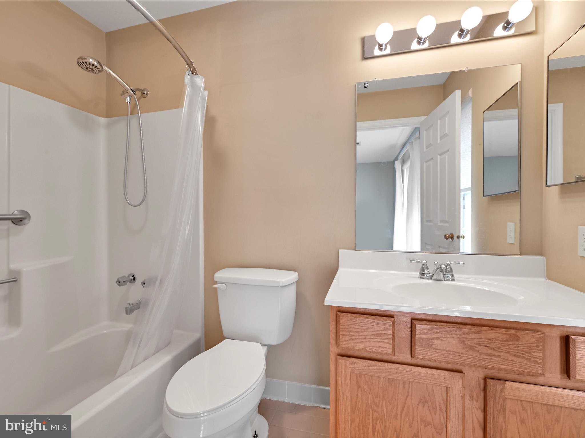 COUNTRY PLACE - Residential