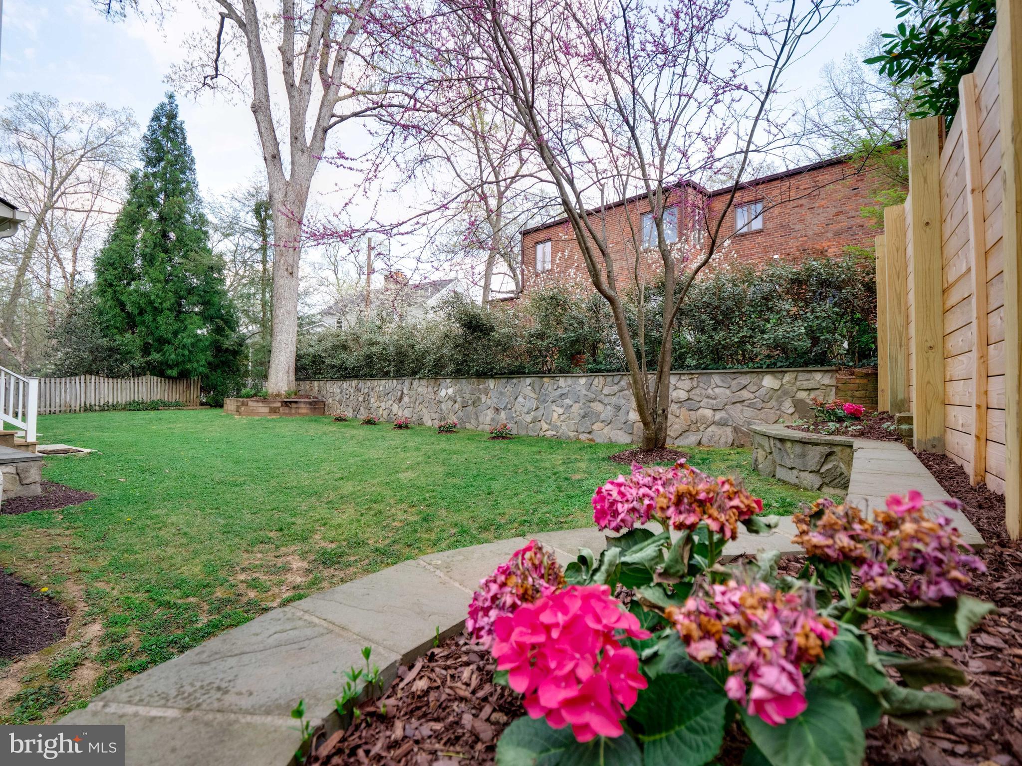 BELLEVUE FOREST - Residential