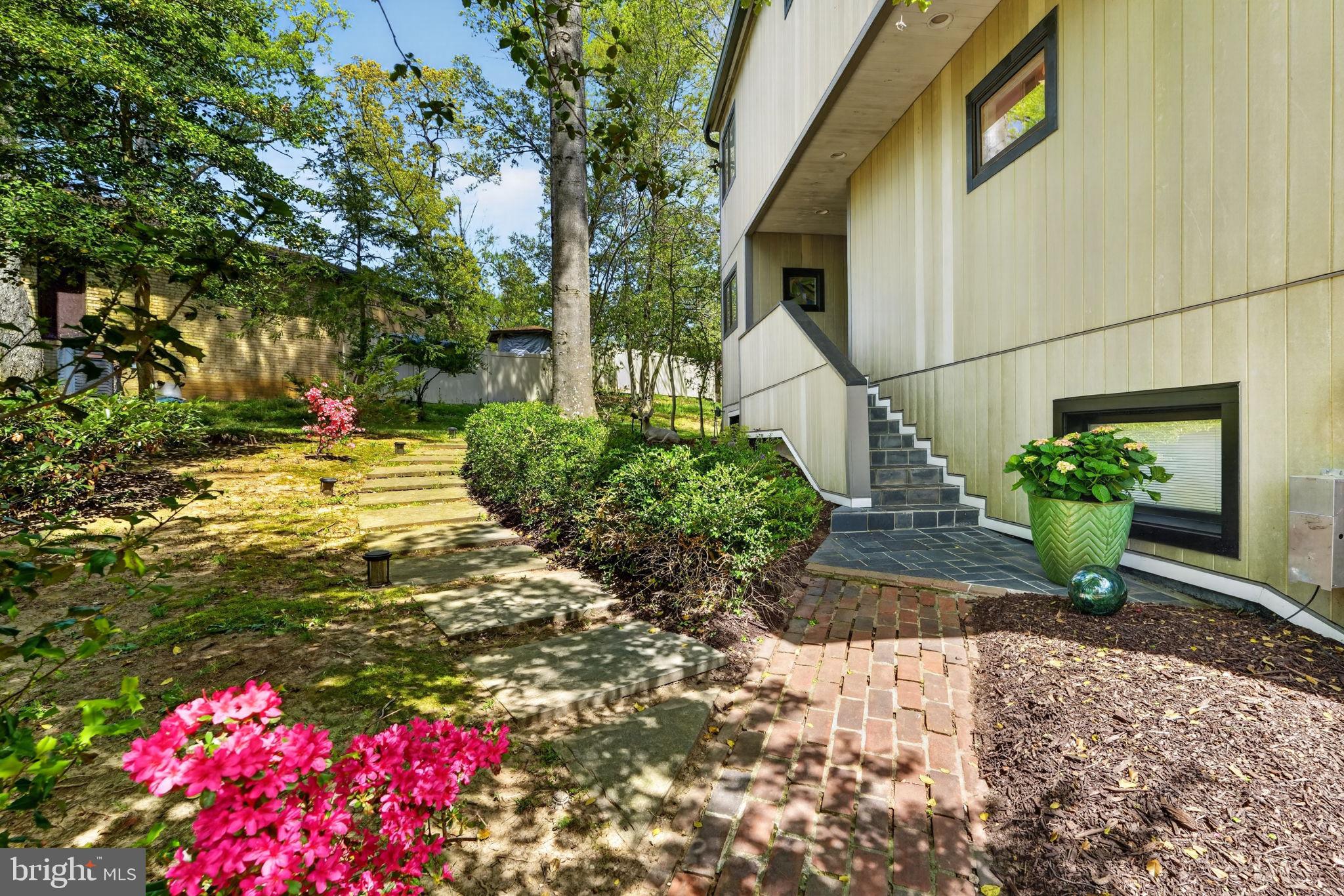 TANTALLON ON THE POTOMAC - Residential