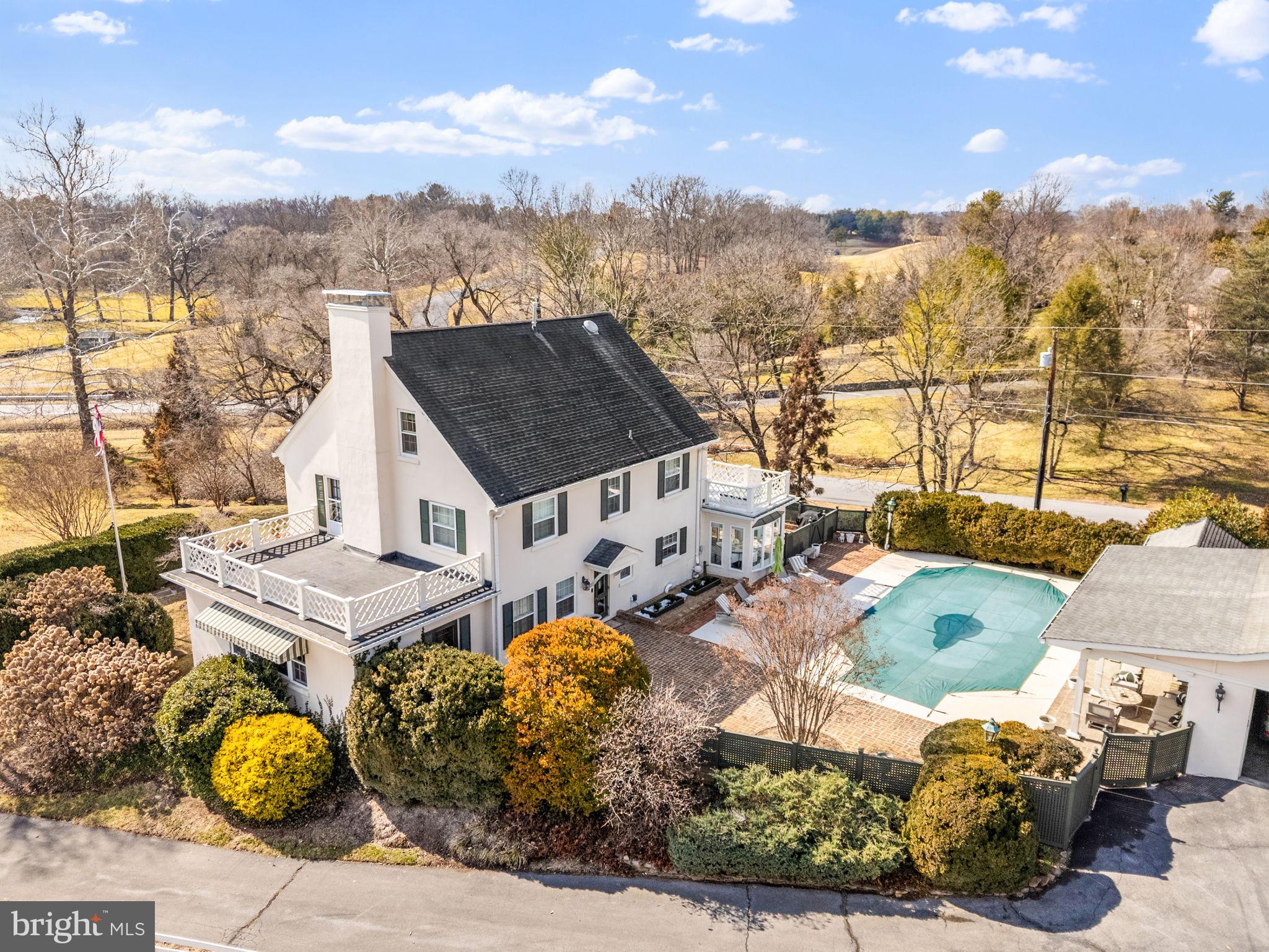 100 COUNTRY CLUB CIRCLE