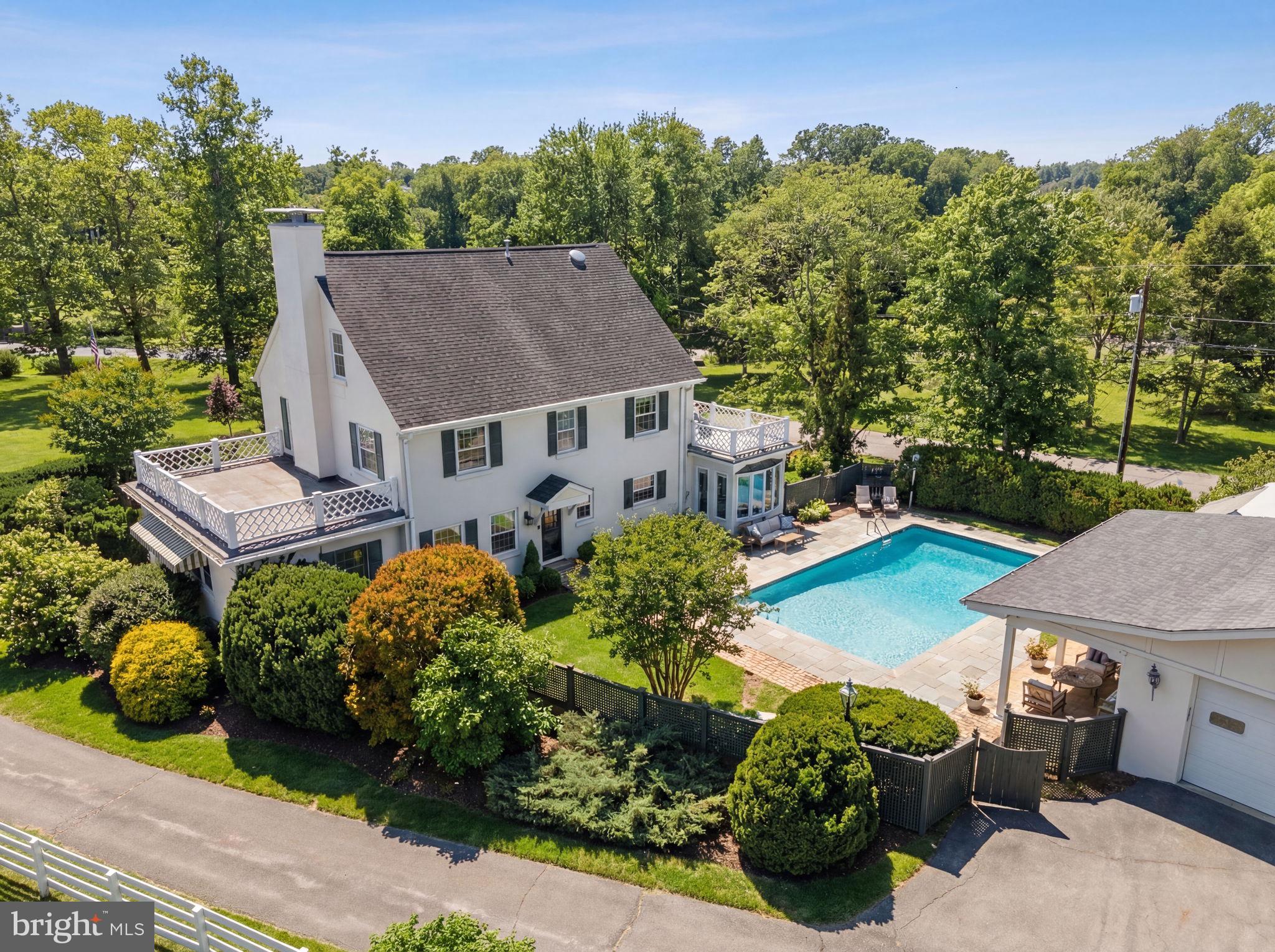 100 COUNTRY CLUB CIRCLE