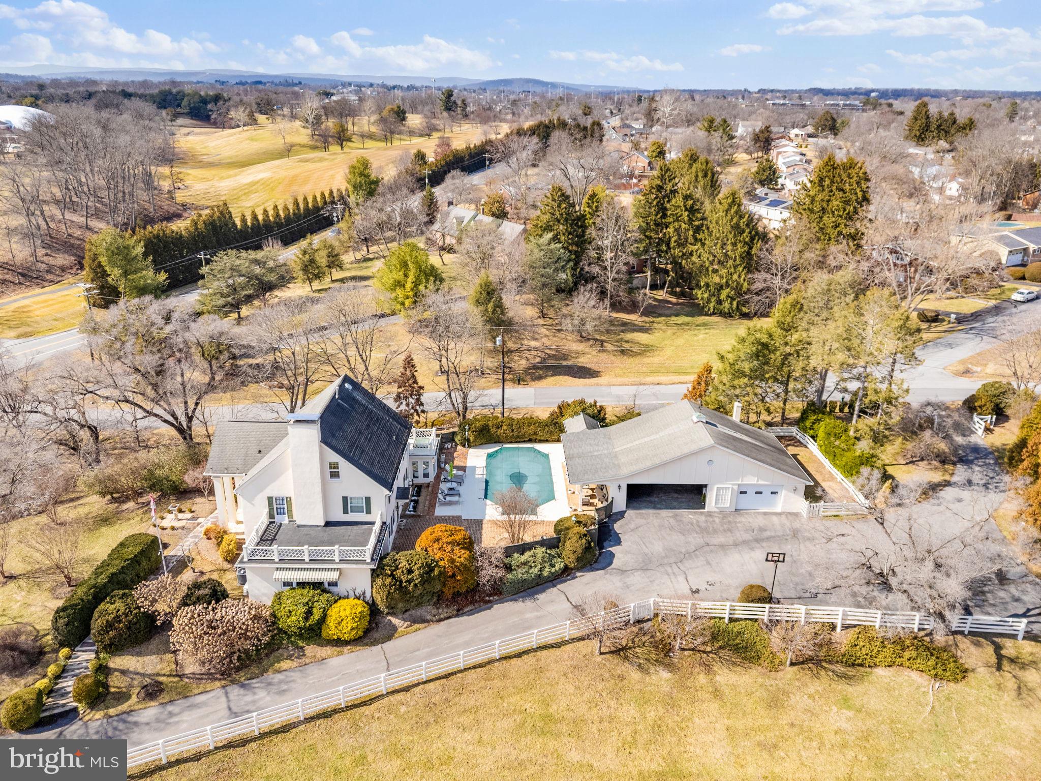 100 COUNTRY CLUB CIRCLE