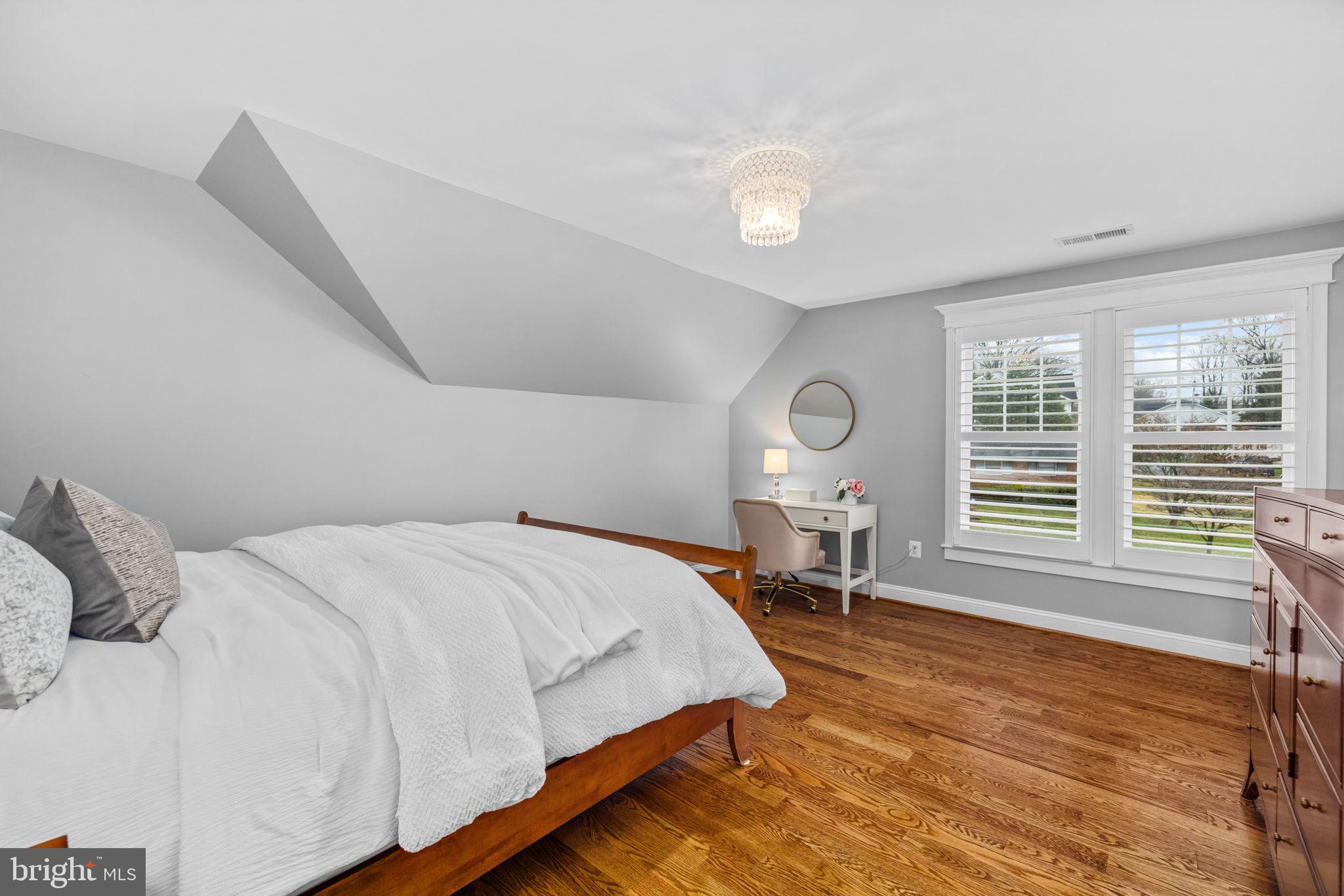 VIENNA WOODS - Residential