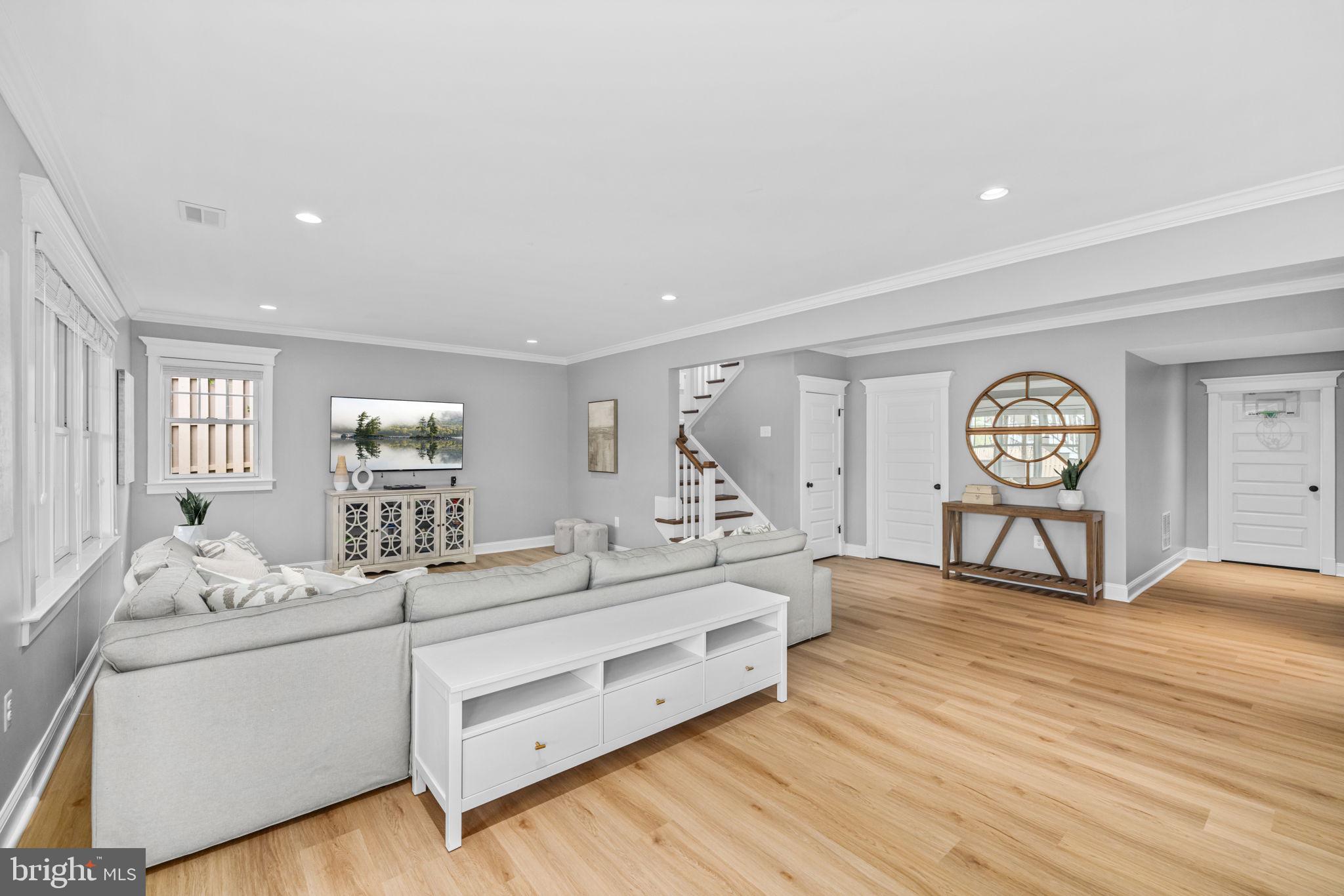 VIENNA WOODS - Residential