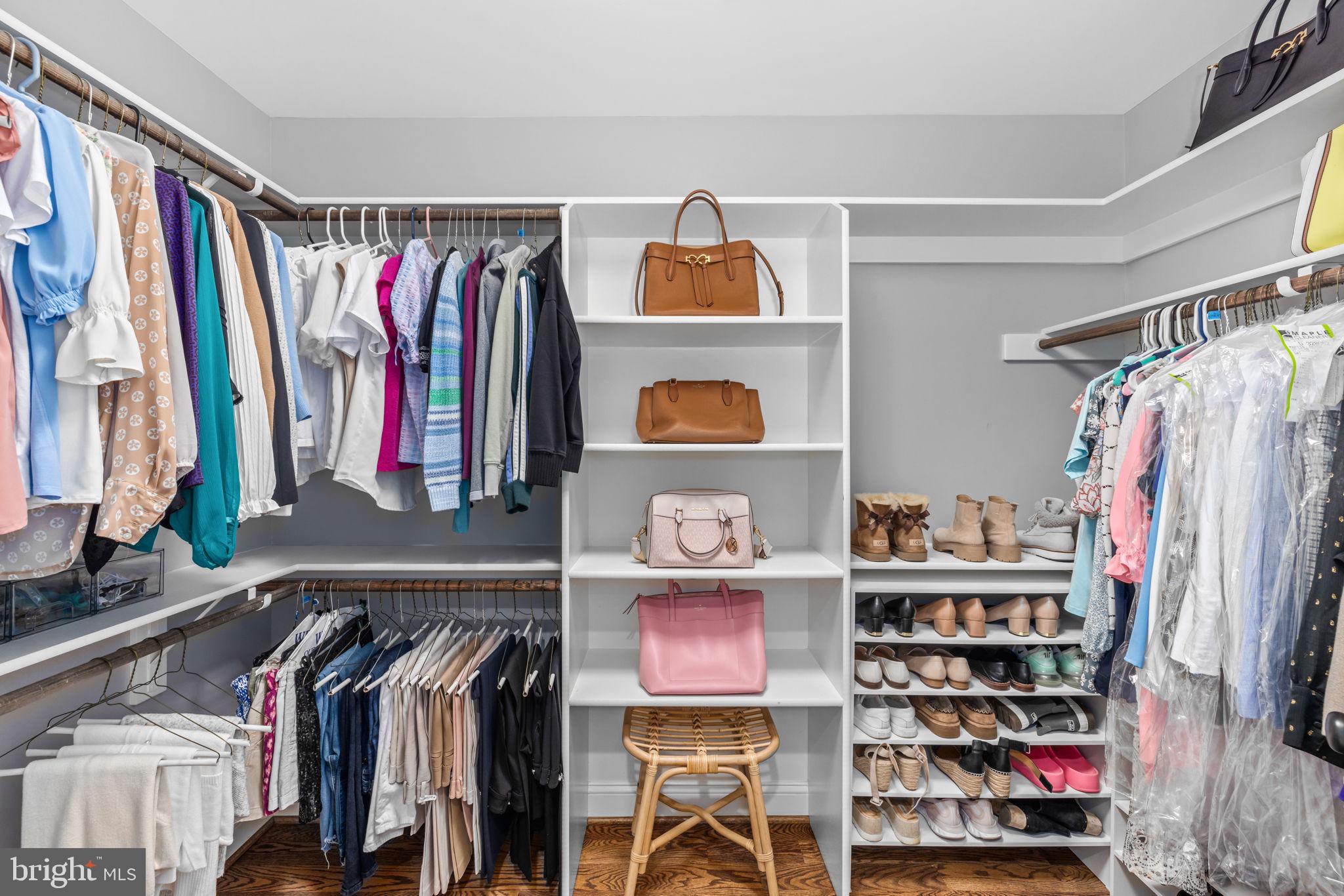 VIENNA WOODS - Residential