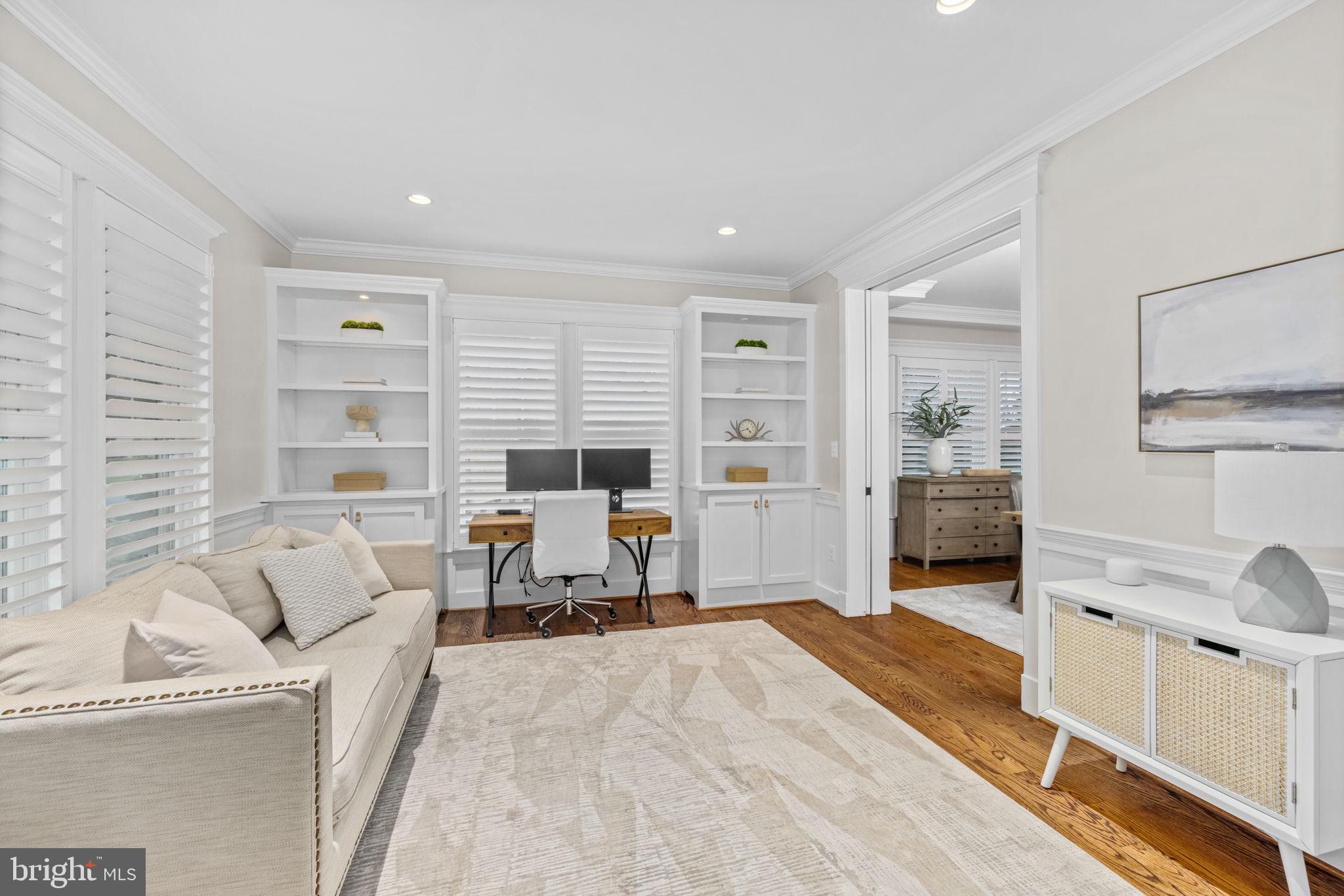 VIENNA WOODS - Residential