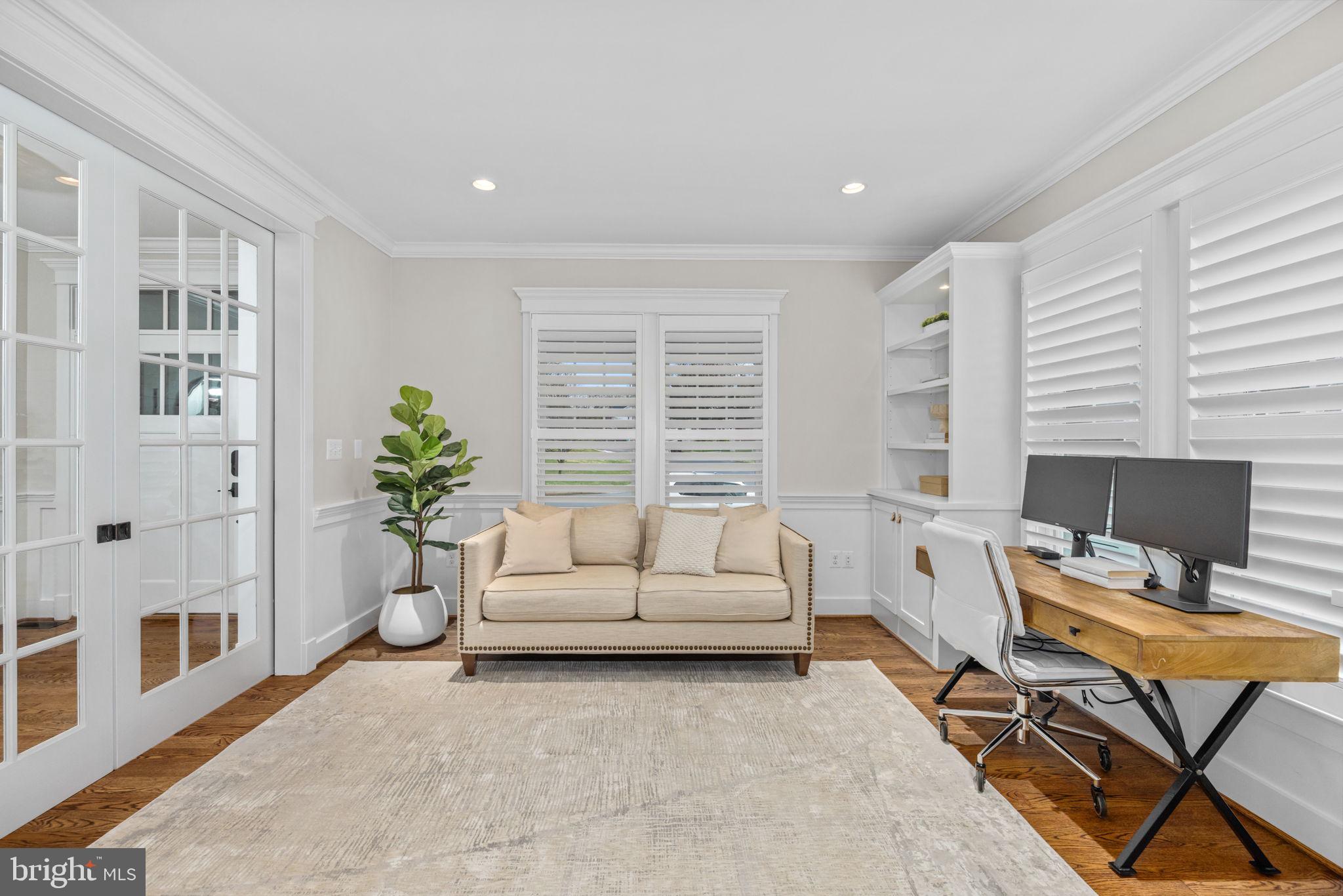 VIENNA WOODS - Residential