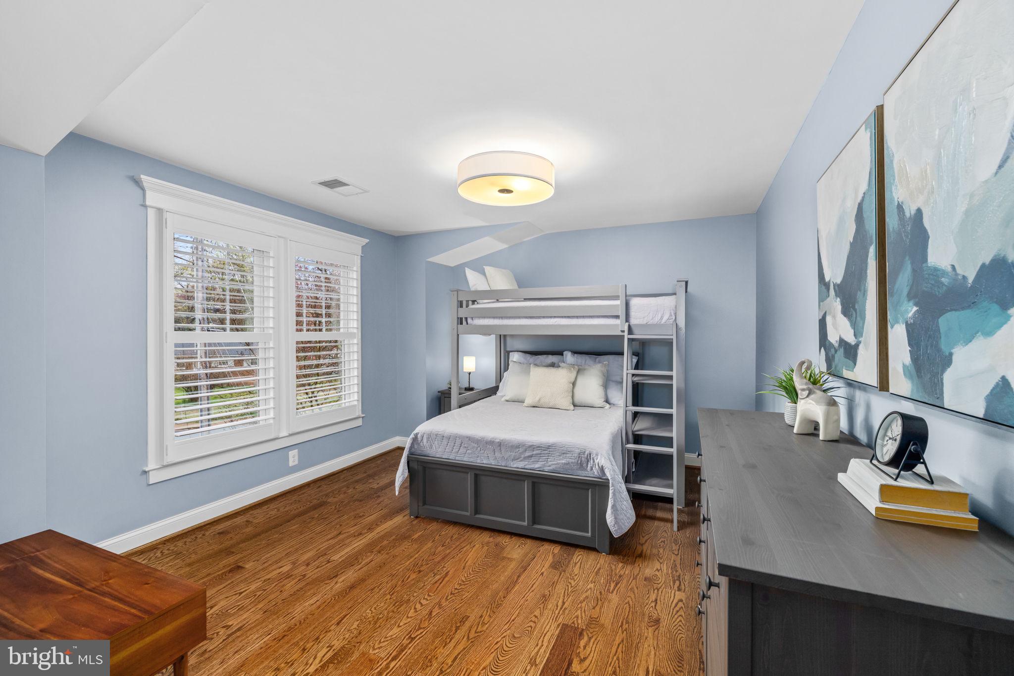 VIENNA WOODS - Residential