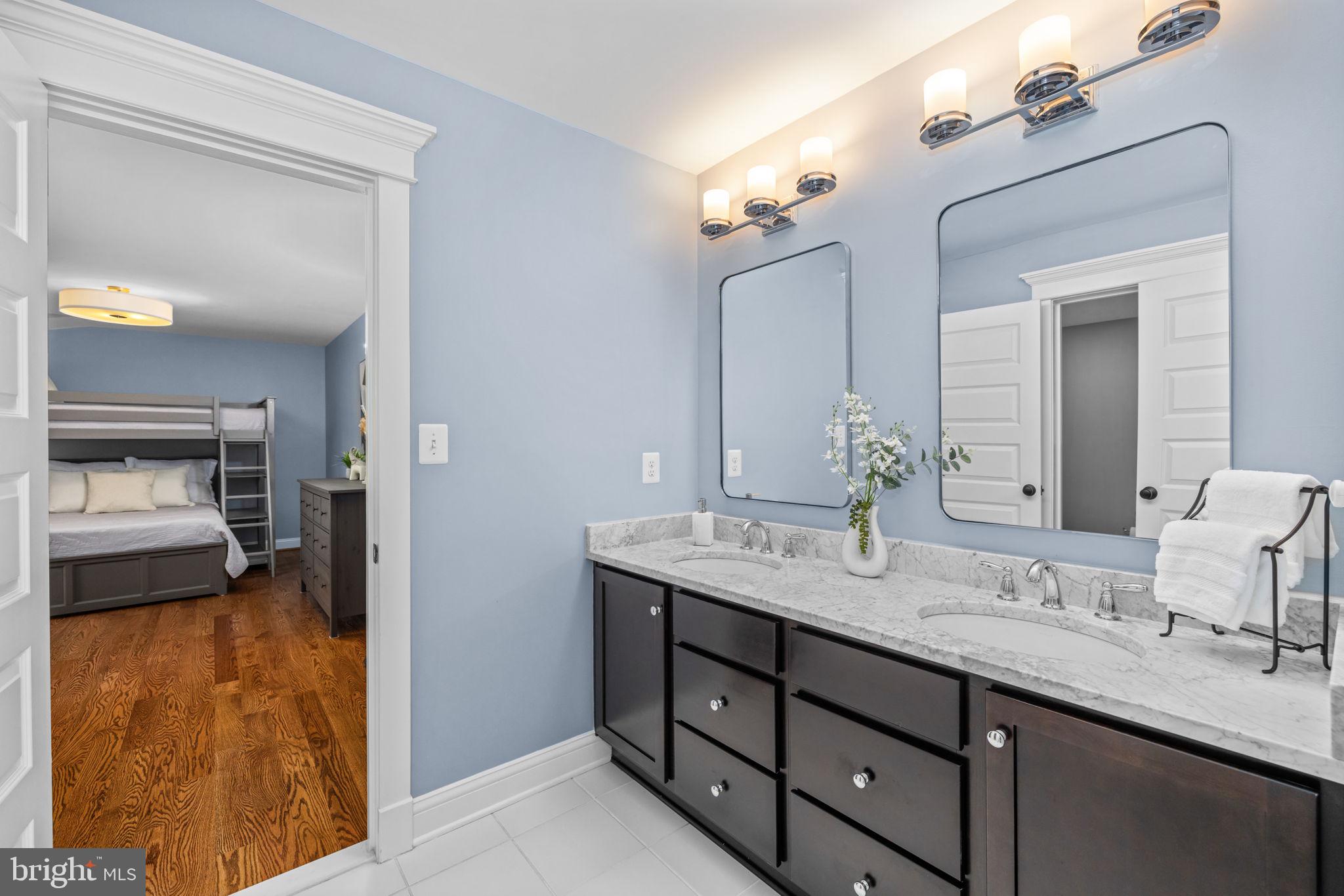 VIENNA WOODS - Residential