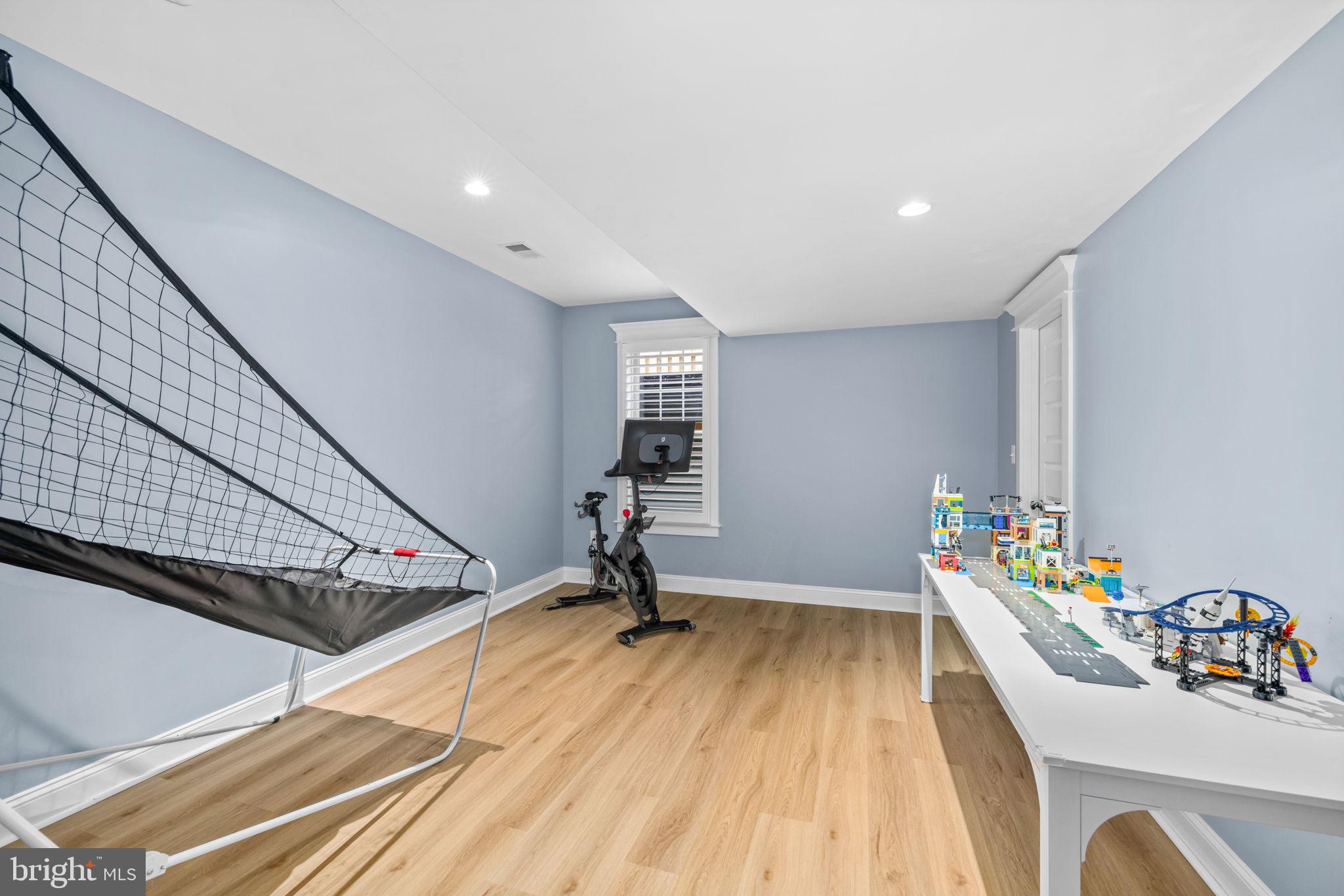 VIENNA WOODS - Residential