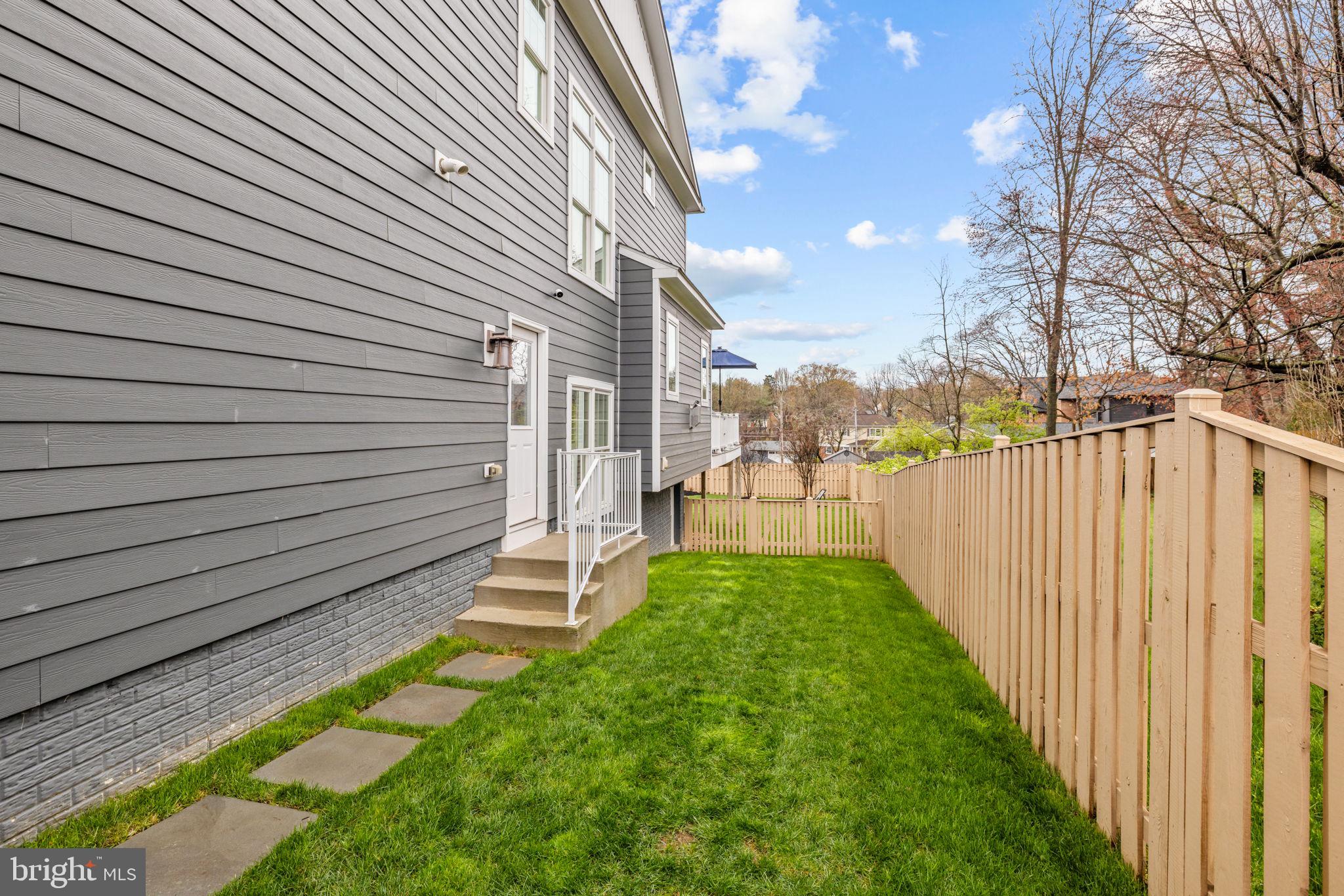 VIENNA WOODS - Residential