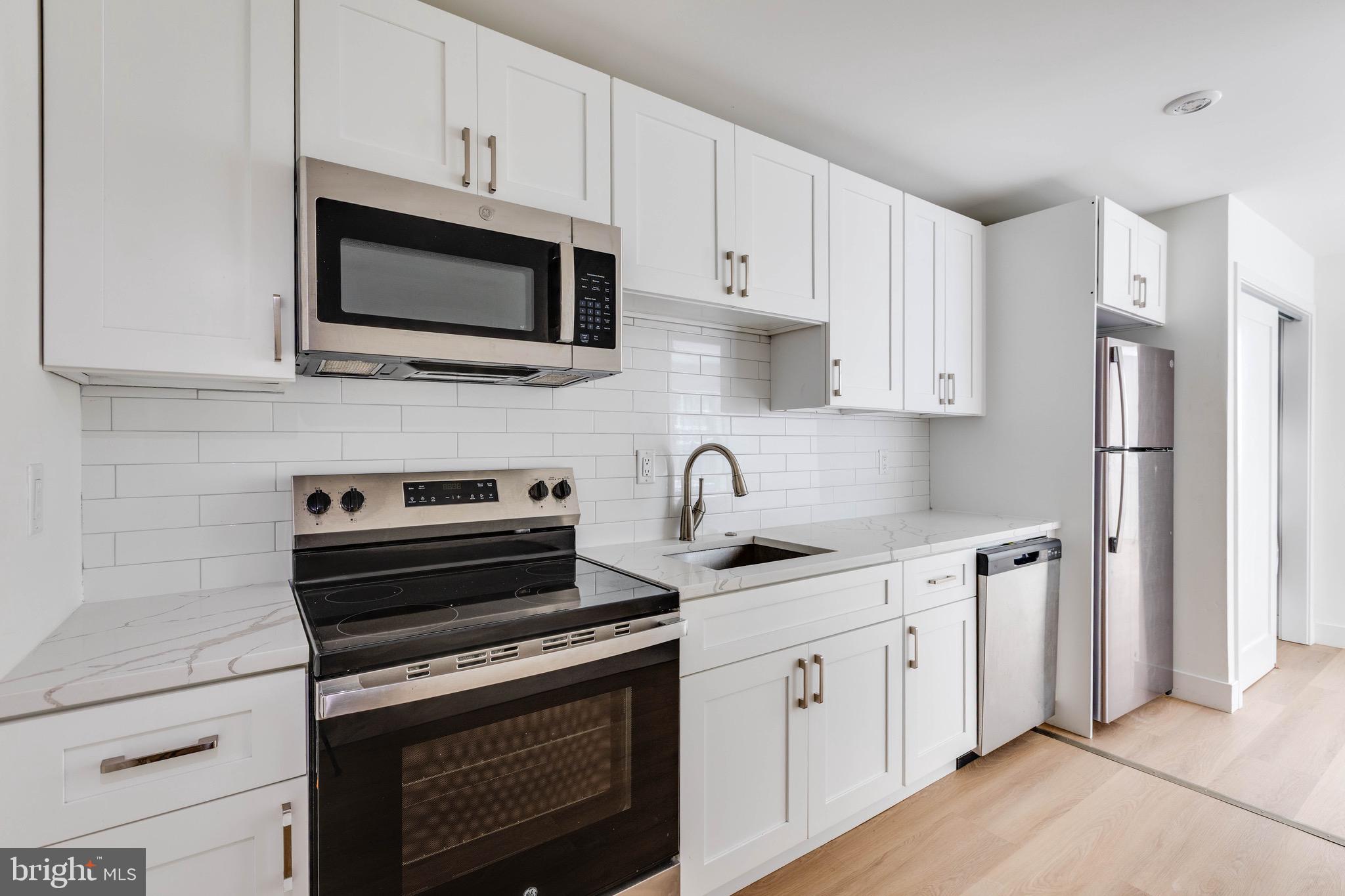 Welcome to this beautifully renovated 1-bedroom, 1-bath apartment featuring sleek hardwood floors and contemporary updates throughout. The stylish kitchen is equipped with stainless steel appliances, offering both functionality and a modern touch. Spacious room with lots of natural light, central A/C and heating, as well as in unit washer & dryer for convenience. Enjoy the comfort of thoughtfully designed living spaces and access to a shared outdoor area, perfect for relaxing or entertaining.
Tenants are responsible for the following utilities:
Water $50/mo flat fee (subject to change)
Electric (based on usage)
Gas (based on usage, if applicable)
Internet
Text the listing agent for a video tour!