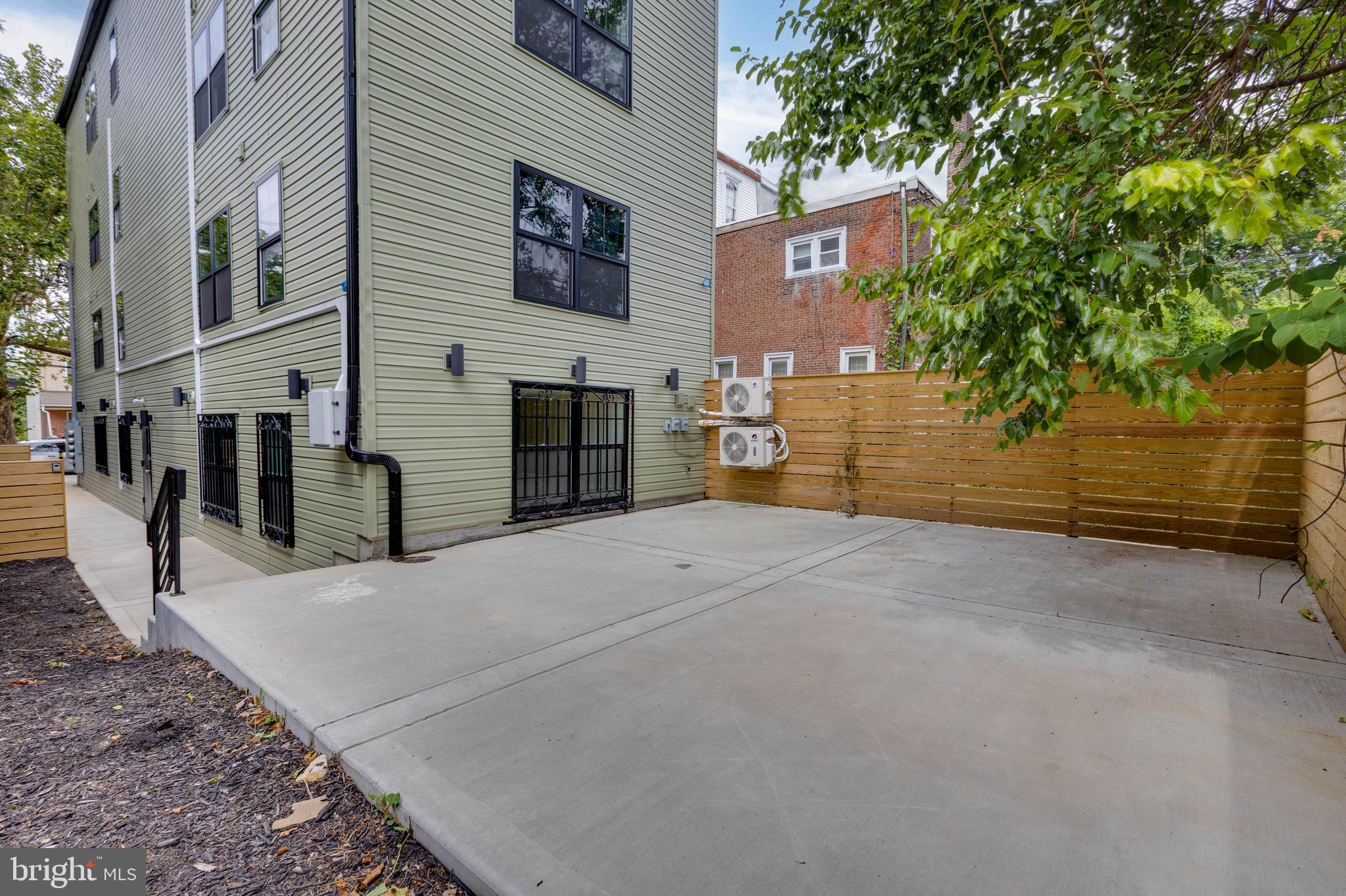 LOGAN - Residential Lease