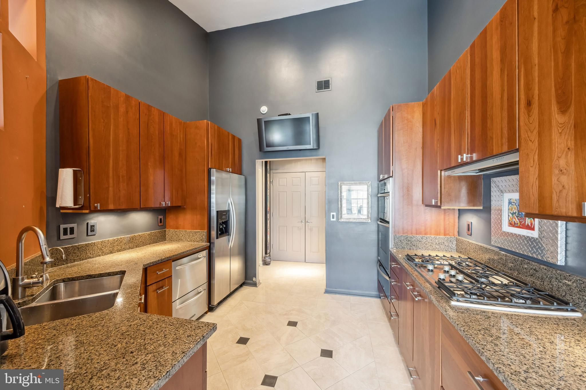 HEARTHSTONE AT VILLAGE CREST CONDOMINIUMS - Residential