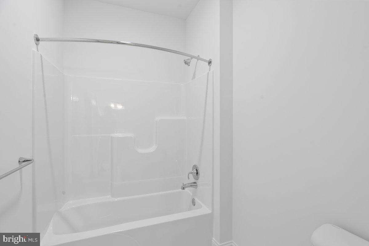 THE MEADOWS AT COLONIAL CLUB - Residential