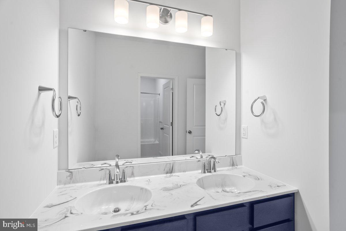 THE MEADOWS AT COLONIAL CLUB - Residential