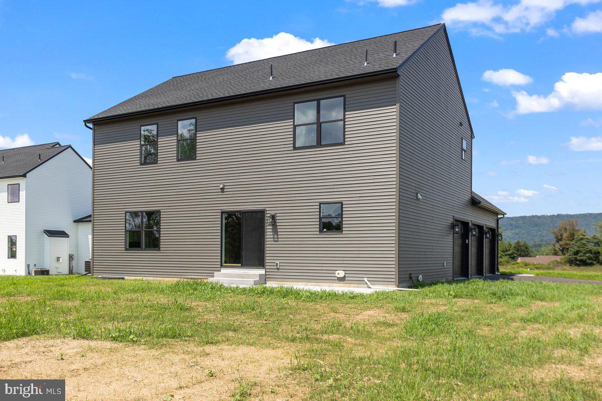 THE MEADOWS AT COLONIAL CLUB - Residential