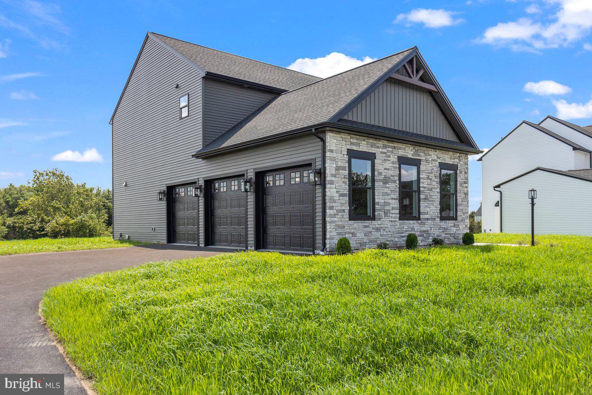 THE MEADOWS AT COLONIAL CLUB - Residential