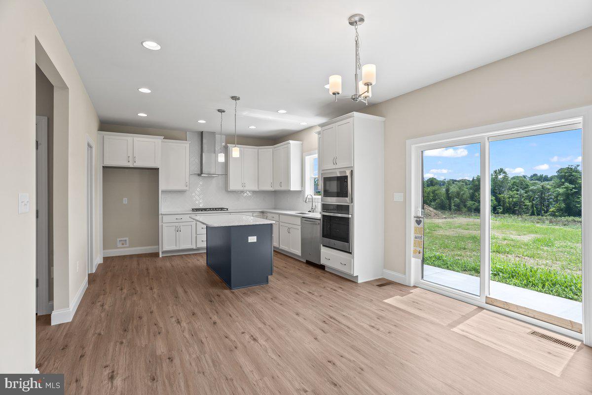 THE MEADOWS AT COLONIAL CLUB - Residential