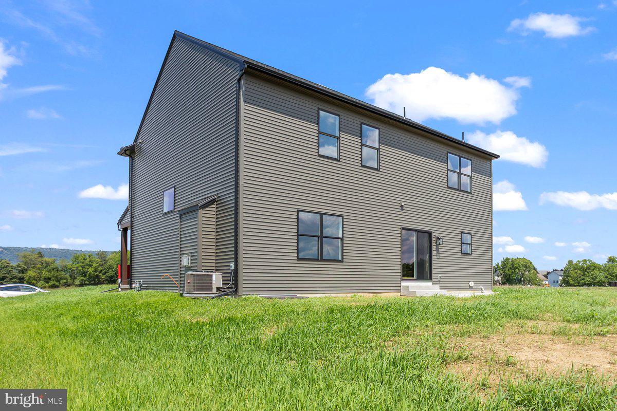 THE MEADOWS AT COLONIAL CLUB - Residential