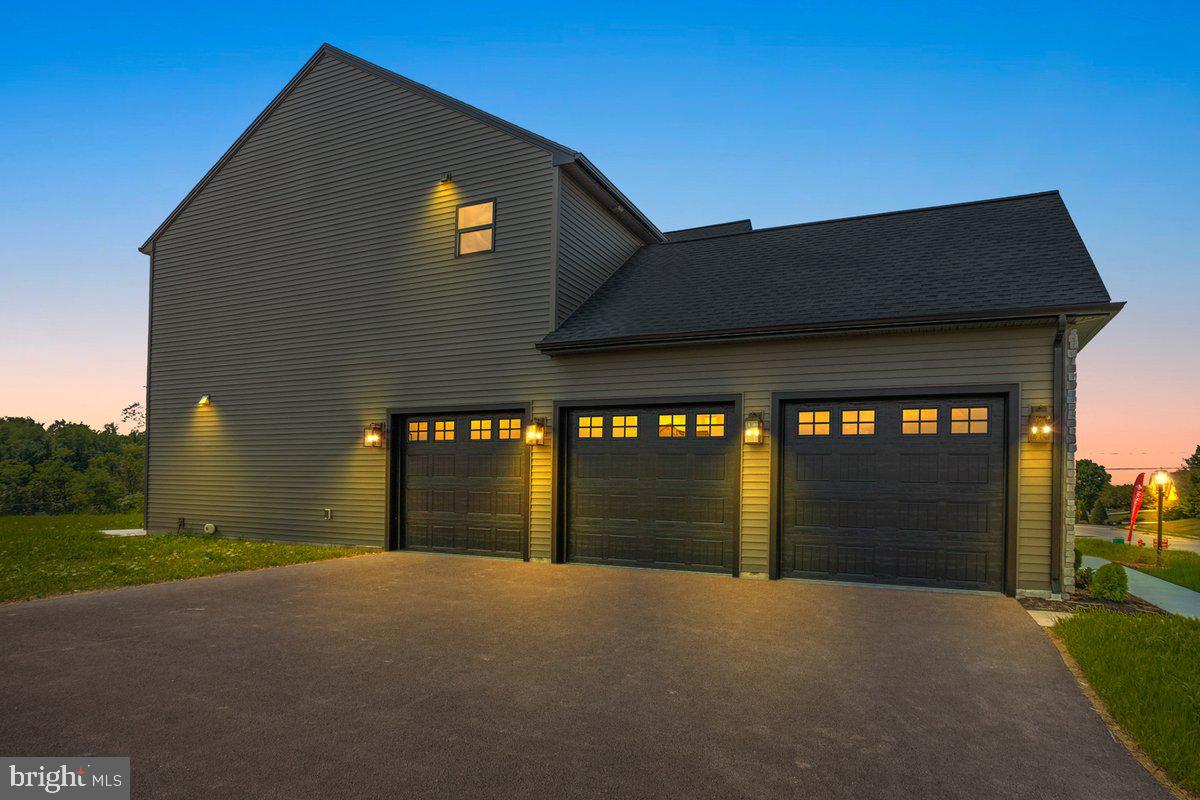 THE MEADOWS AT COLONIAL CLUB - Residential