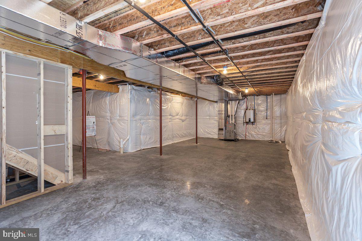 THE MEADOWS AT COLONIAL CLUB - Residential