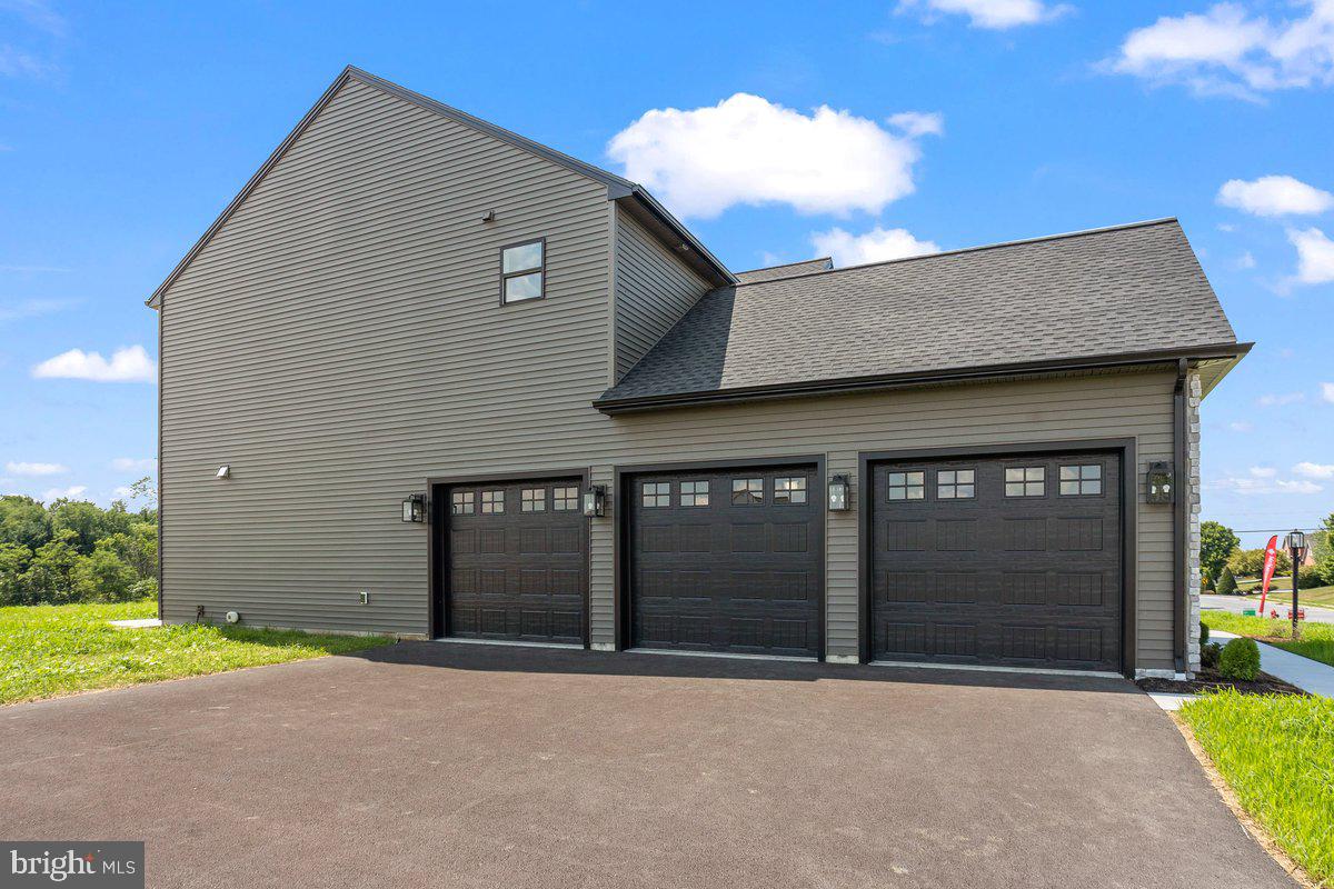THE MEADOWS AT COLONIAL CLUB - Residential