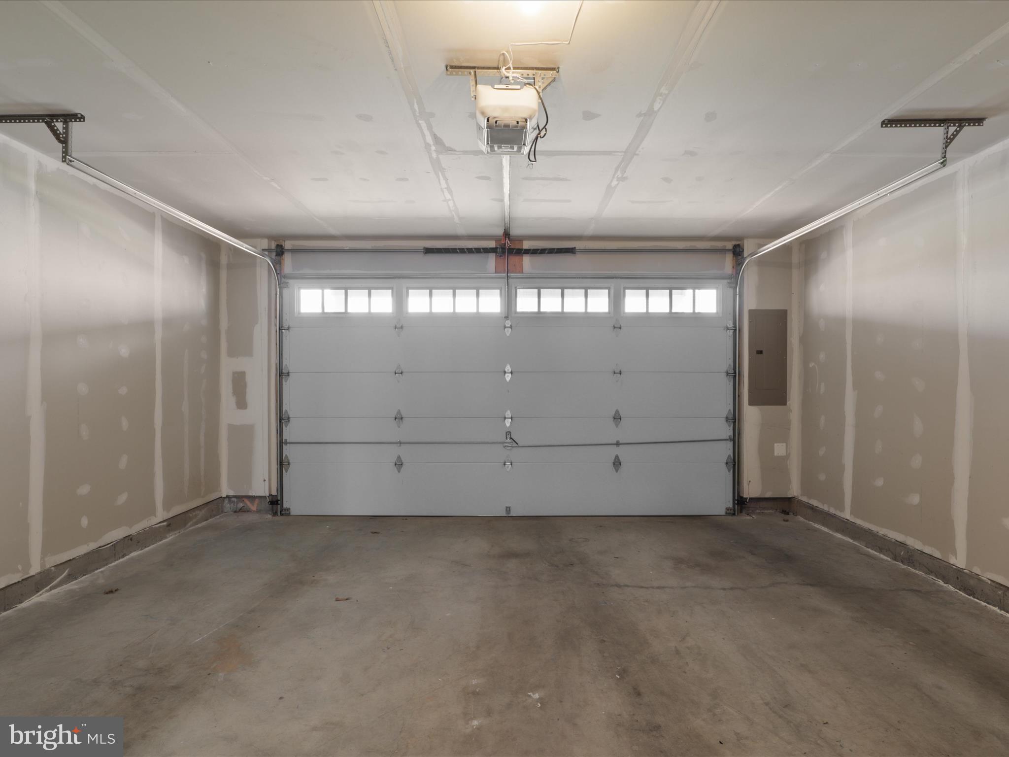 ROBINSON MANOR - Residential Lease