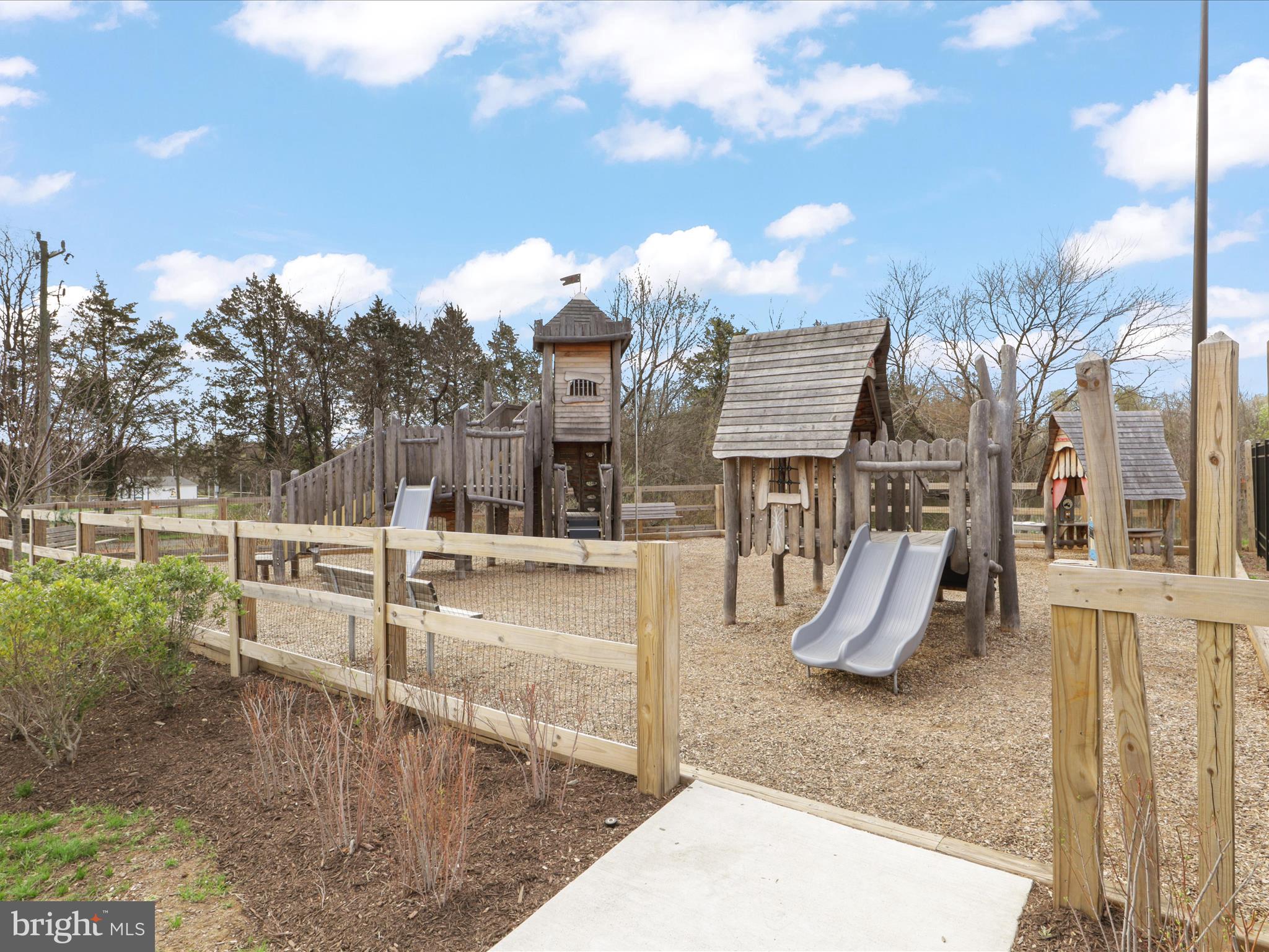 ROBINSON MANOR - Residential Lease