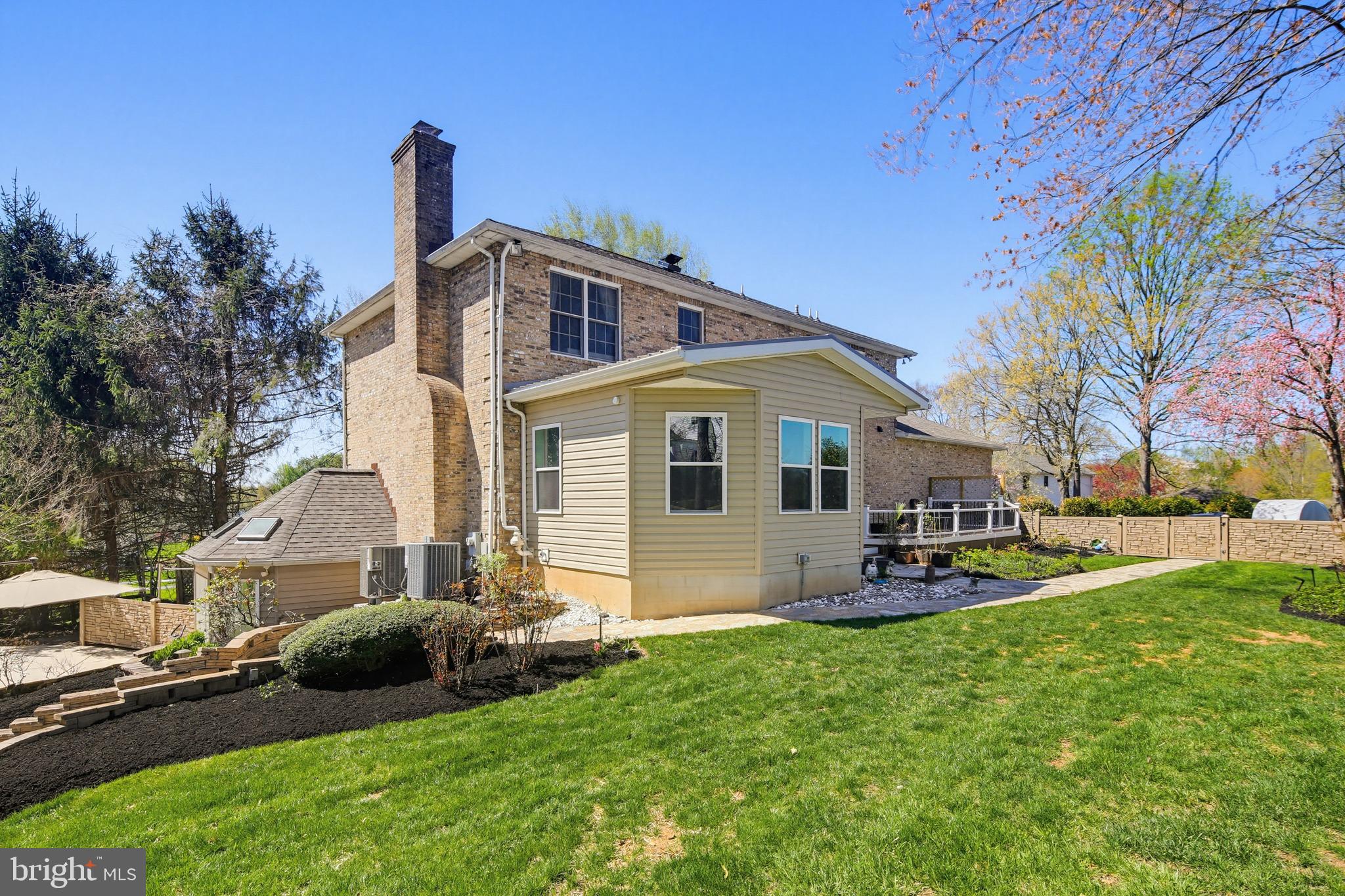 SHERLOCK HOLMES ESTATES - Residential