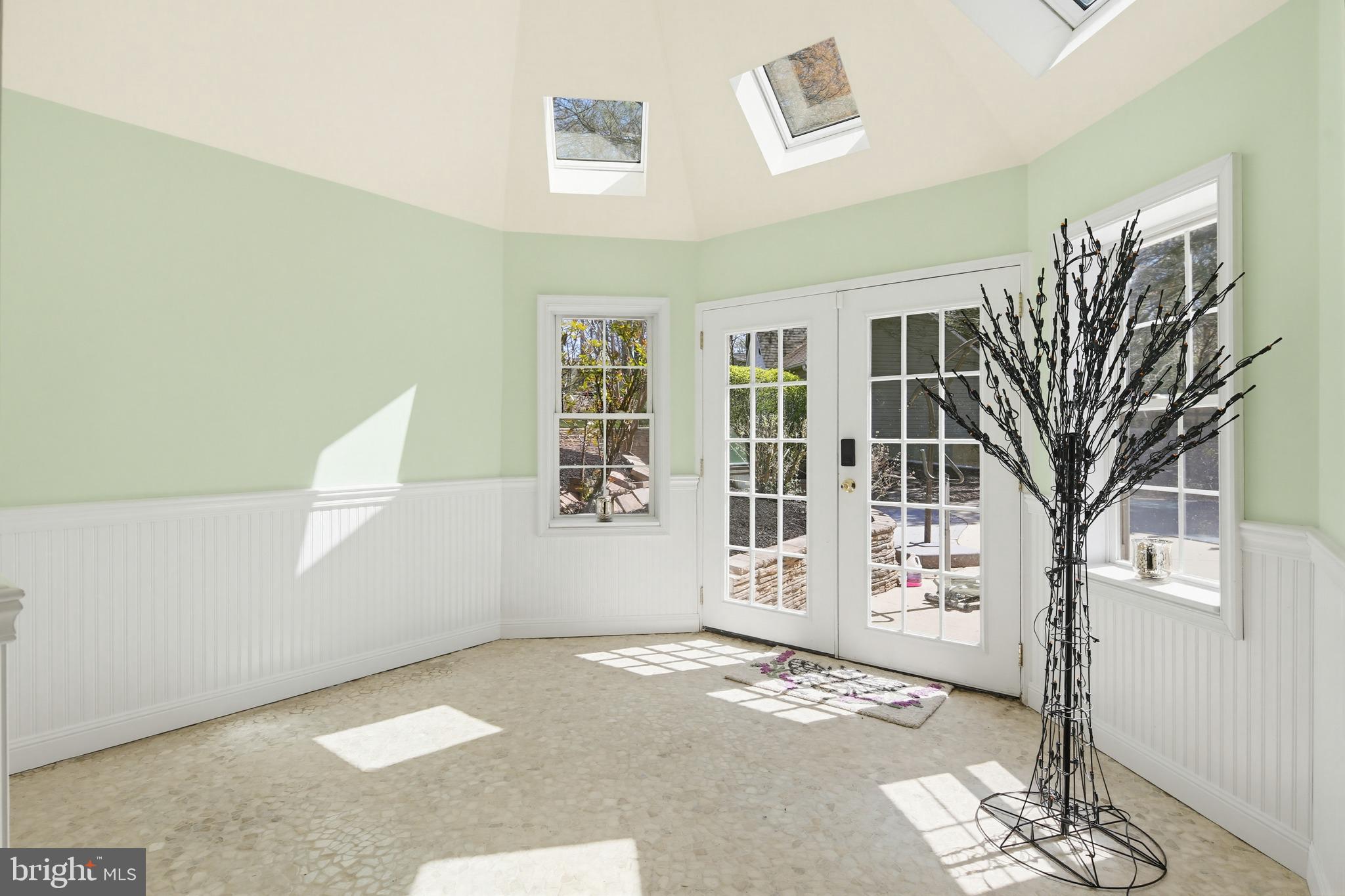 SHERLOCK HOLMES ESTATES - Residential